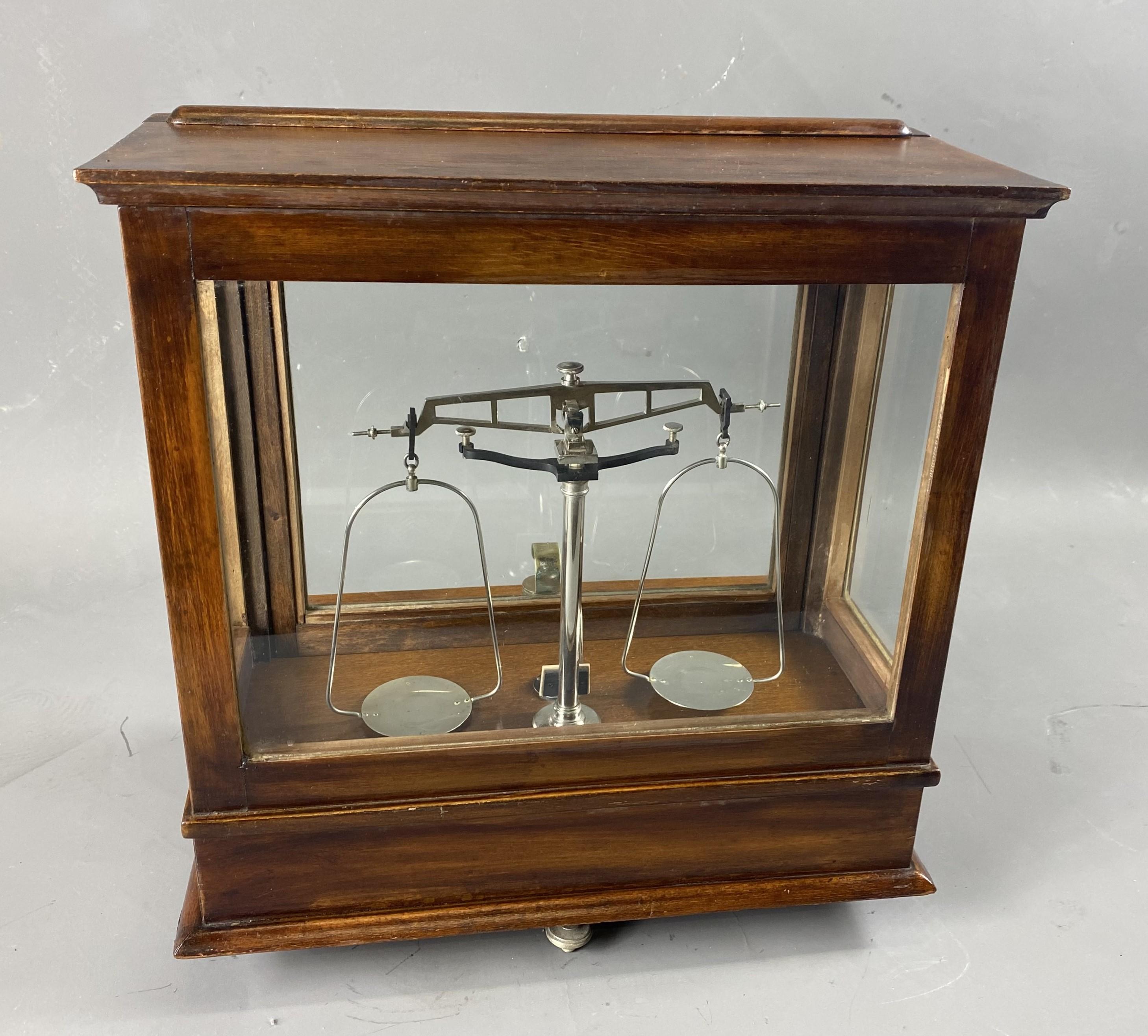 Laboratory Trebuchet Balance By Maison Mabille In Paris. In Good Condition For Sale In BARSAC, FR