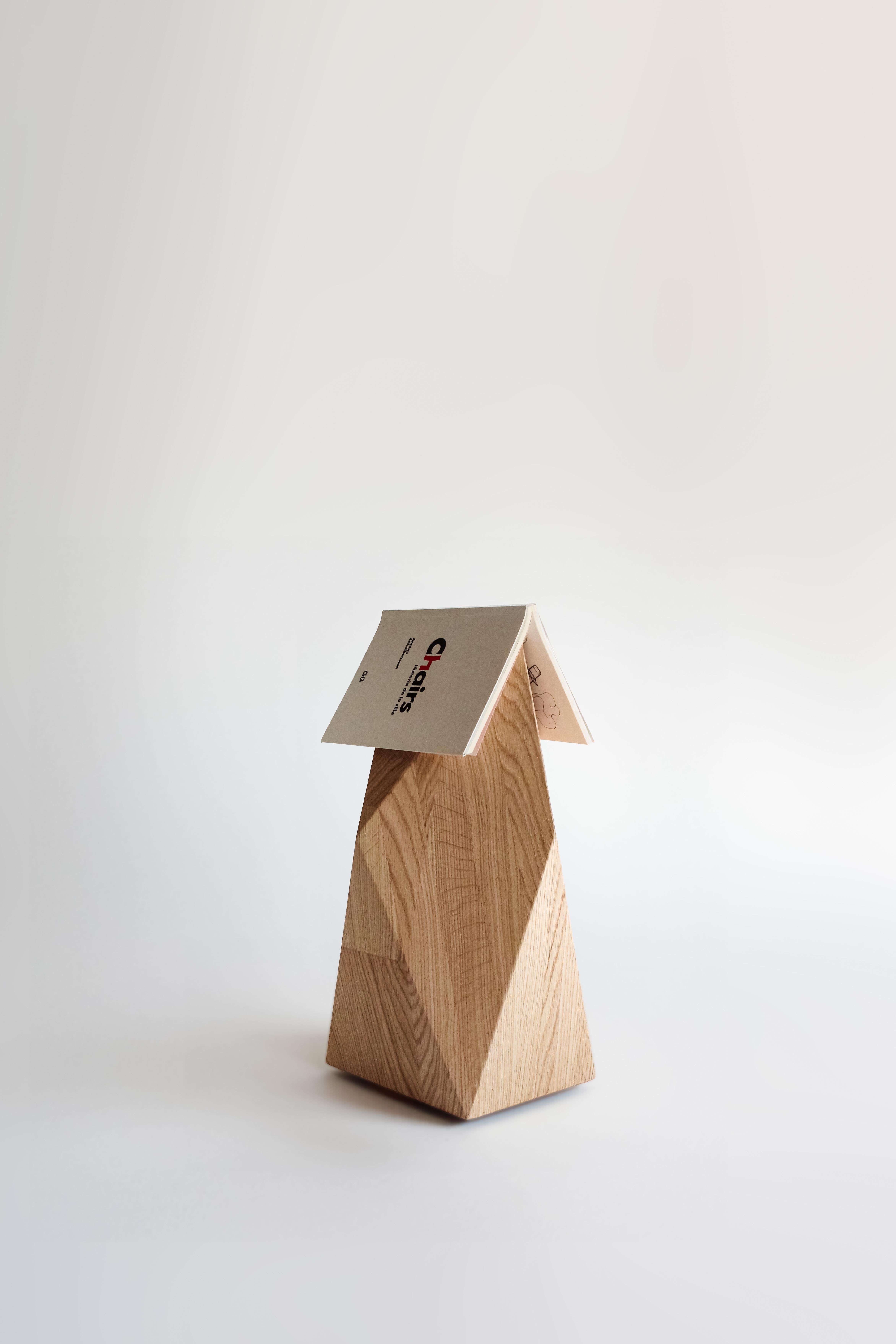 Espagnol Laboro book Oak Wood Table by designed Adriane Escarfullery en vente