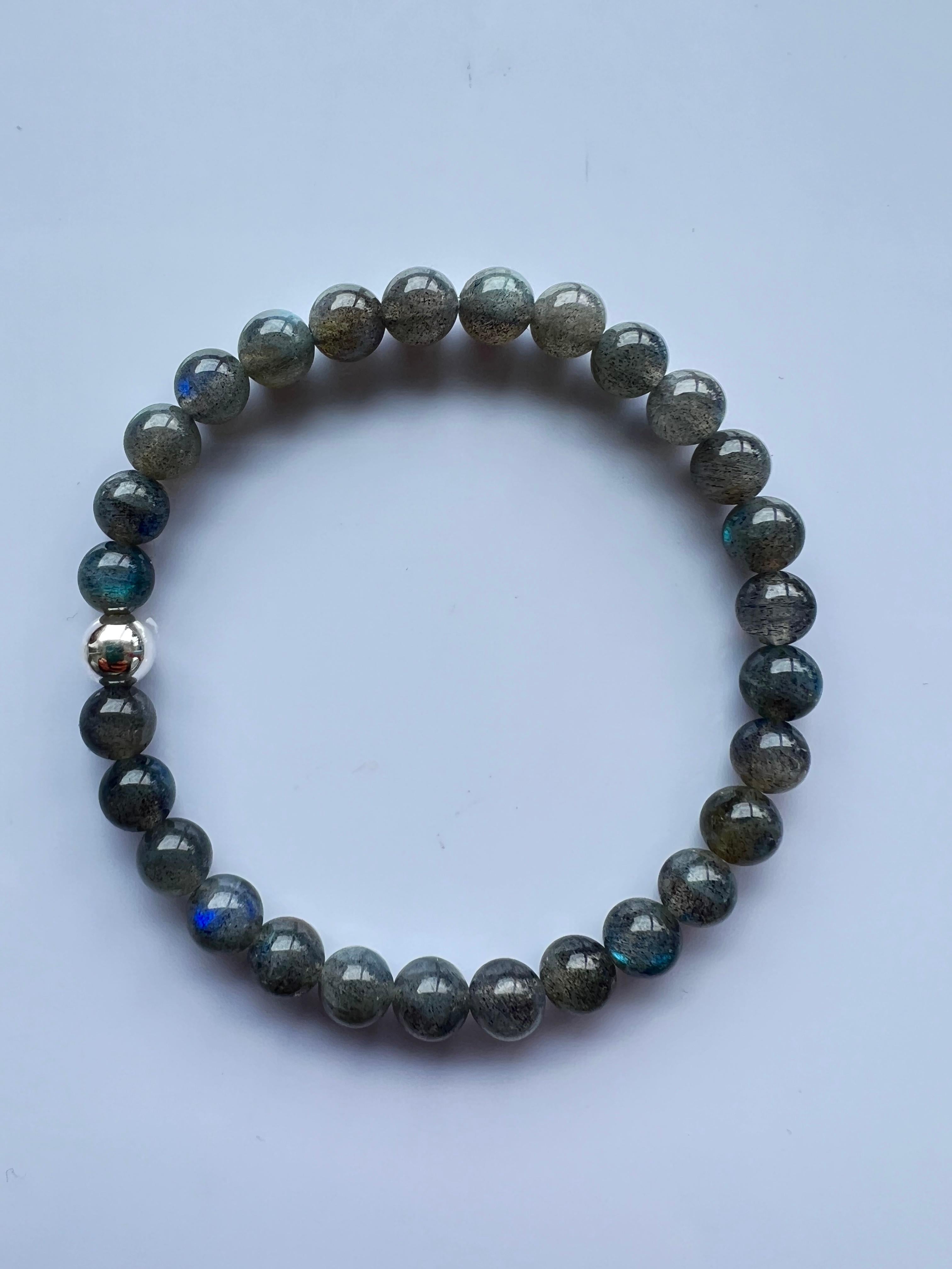 Contemporain J Dauphin Bracelet couronne en perles de labrador Chakra, pierre semi-précieuse naturelle en vente