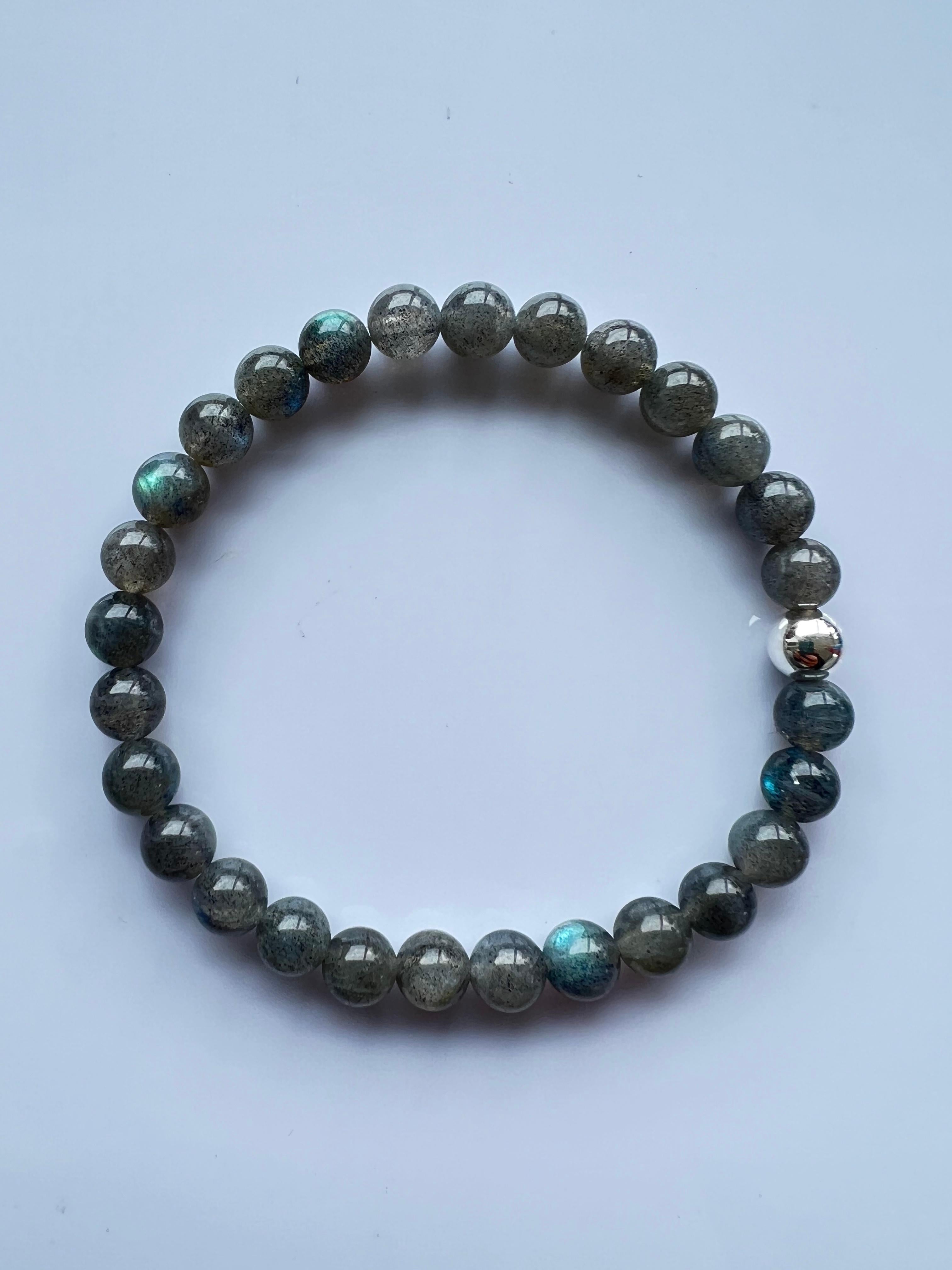 J Dauphin Bracelet couronne en perles de labrador Chakra, pierre semi-précieuse naturelle Neuf - En vente à Los Angeles, CA