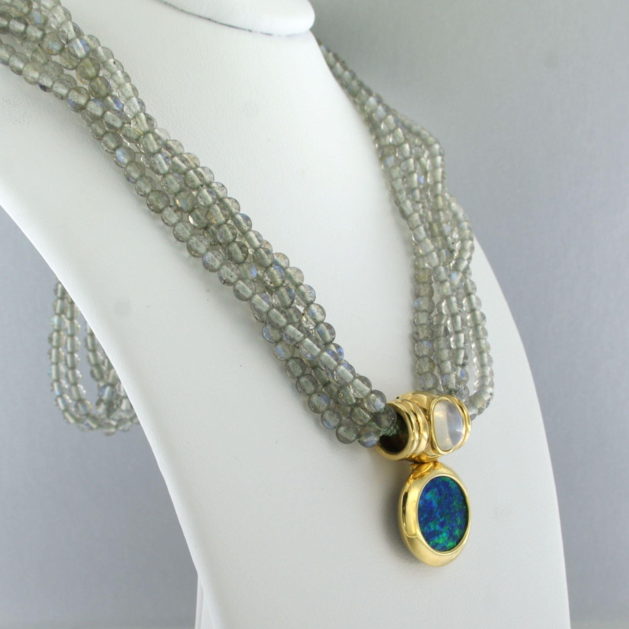 Donna Collana di perle di labradorite con chiusura a ciondolo in oro 18k con moontone e opale in vendita