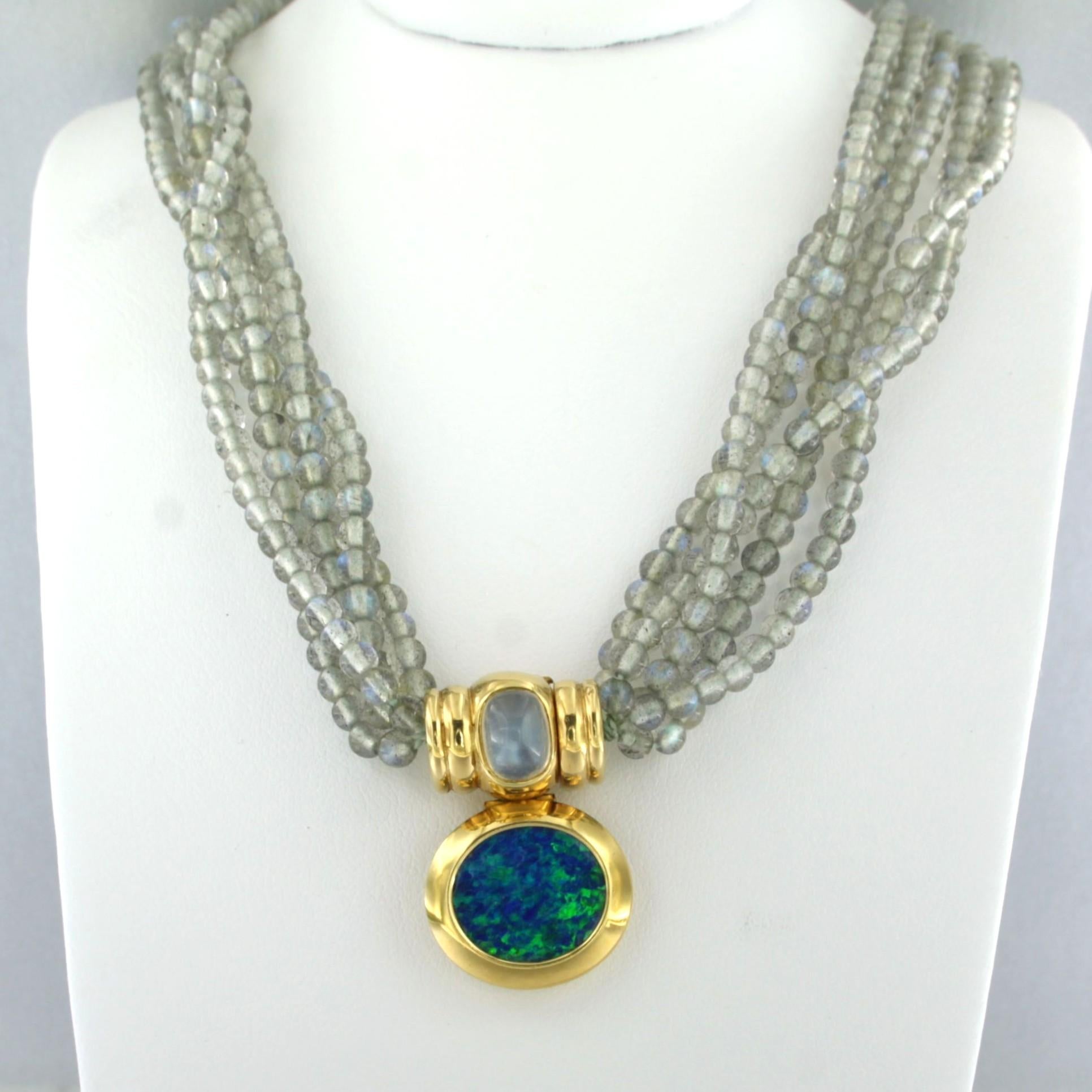 Collana di perle di labradorite con chiusura a ciondolo in oro 18k con moontone e opale in vendita