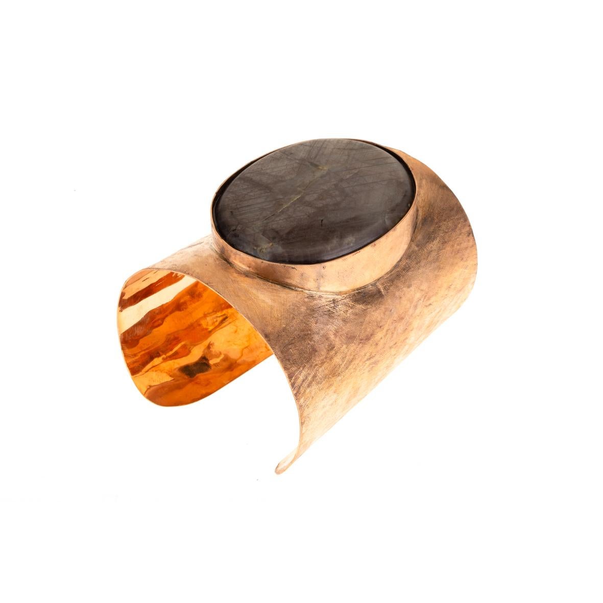 Artigiano Bangle in bronzo con labradorite in vendita
