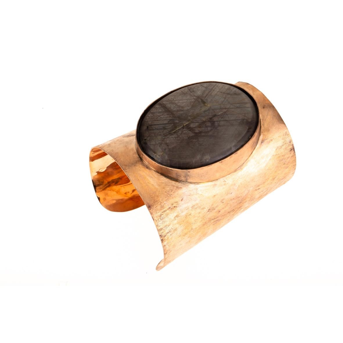 Cabochon Bangle in bronzo con labradorite in vendita