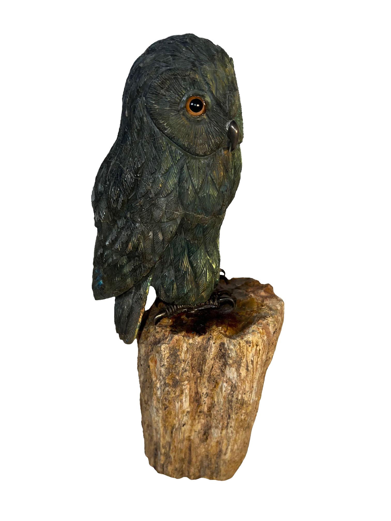 Labradorite Carved Owl In Good Condition For Sale In Dallas, TX