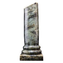Labradorit-Säule