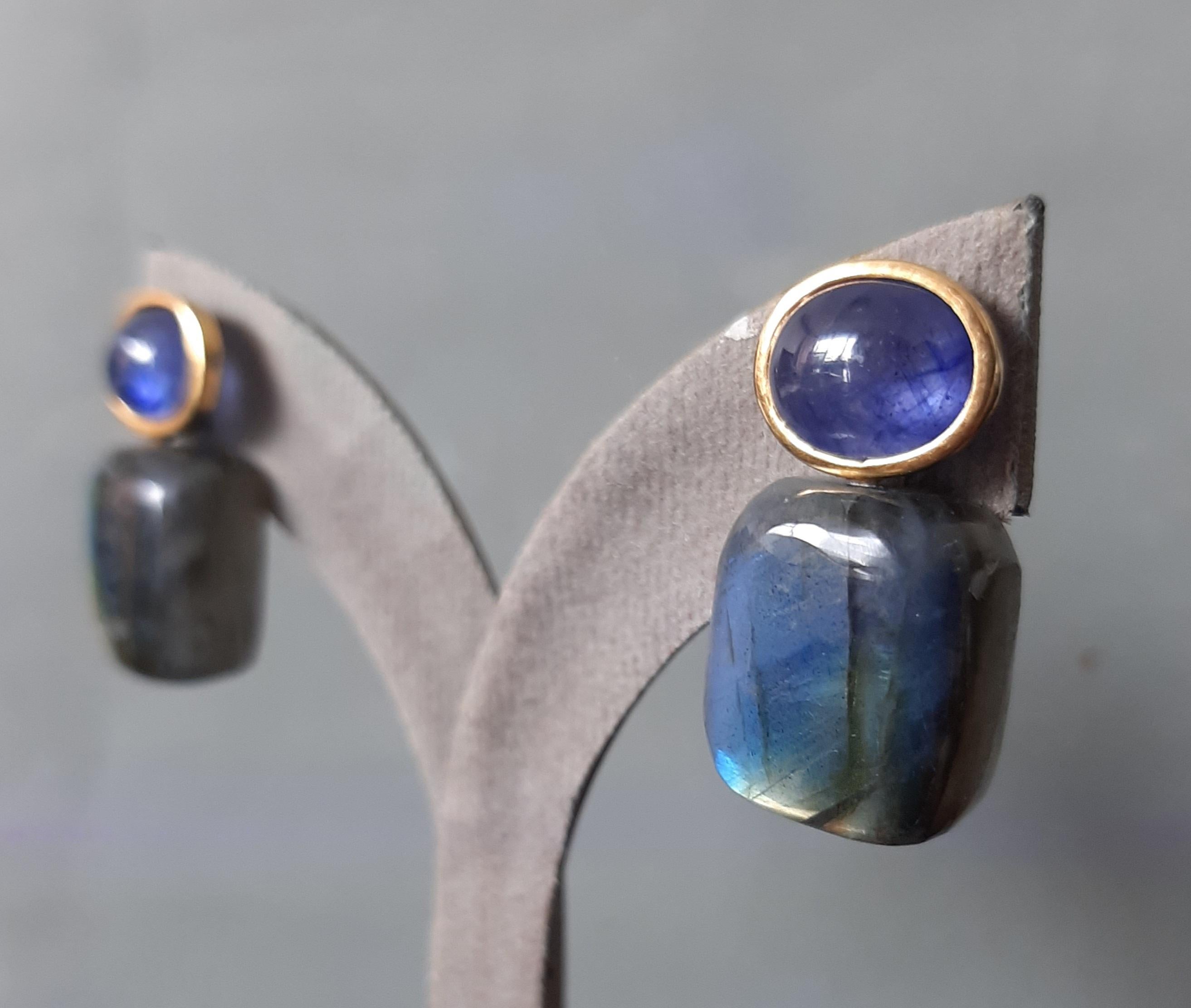 Artigiano Orecchini di Labradorite a forma di cuscino Cabs Zaffiro Blu Cabs in oro massiccio 14k in vendita