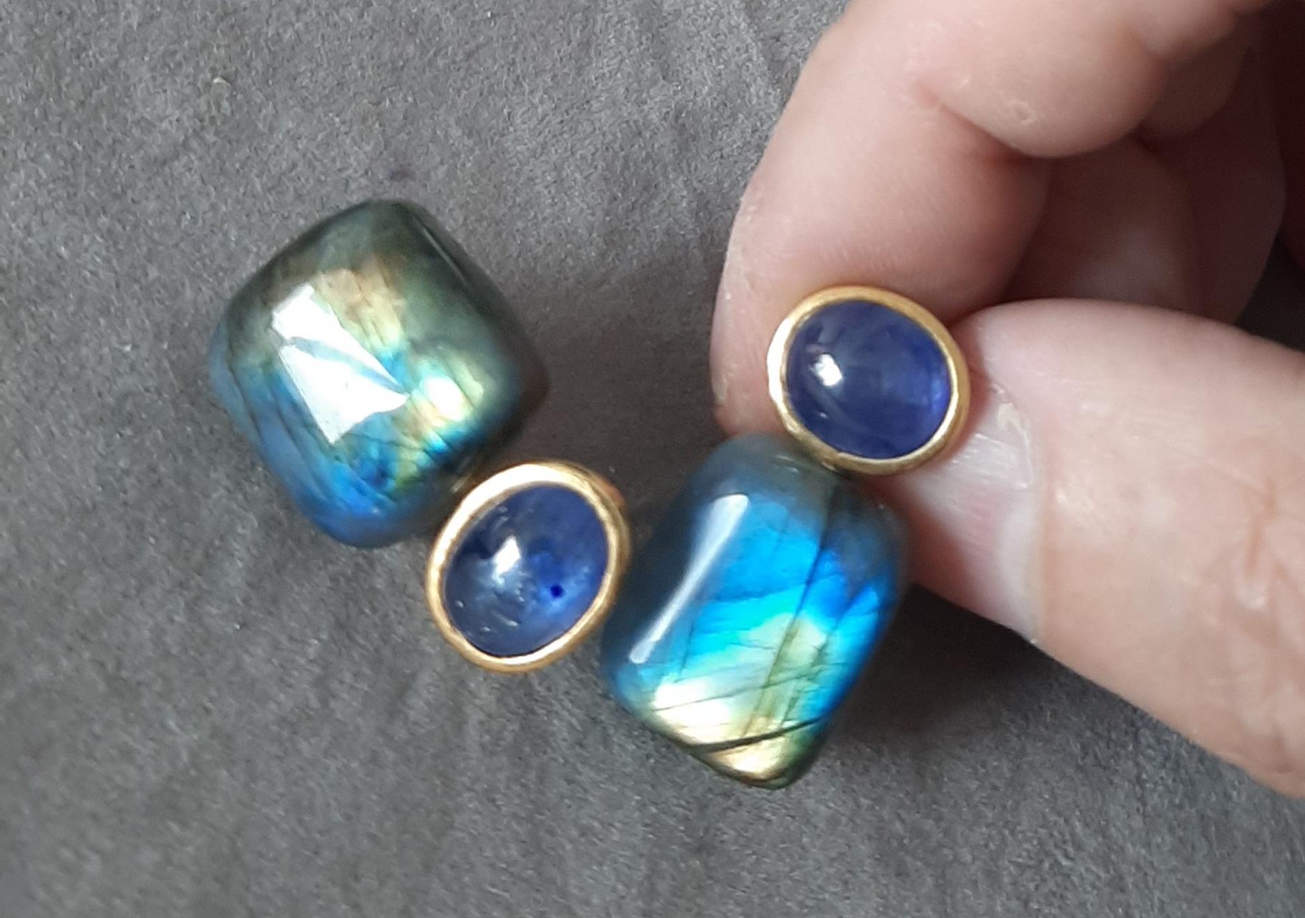Labradorit Cushion Form Cabs blauer Saphir Cabs 14k Solid Gold Stud Ohrringe im Angebot 1