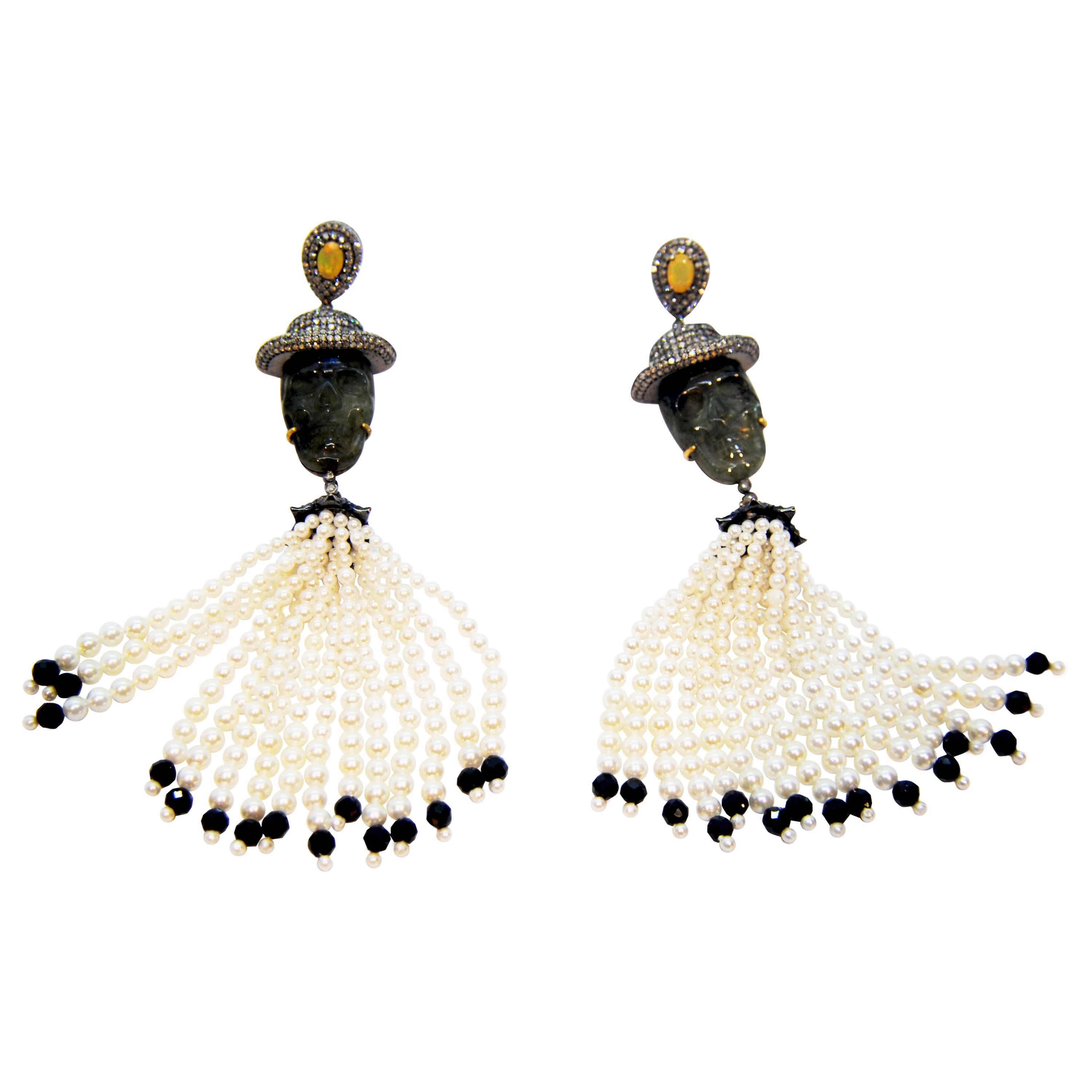 Scheletro danzante in labradorite con diamanti, perle e onice in vendita