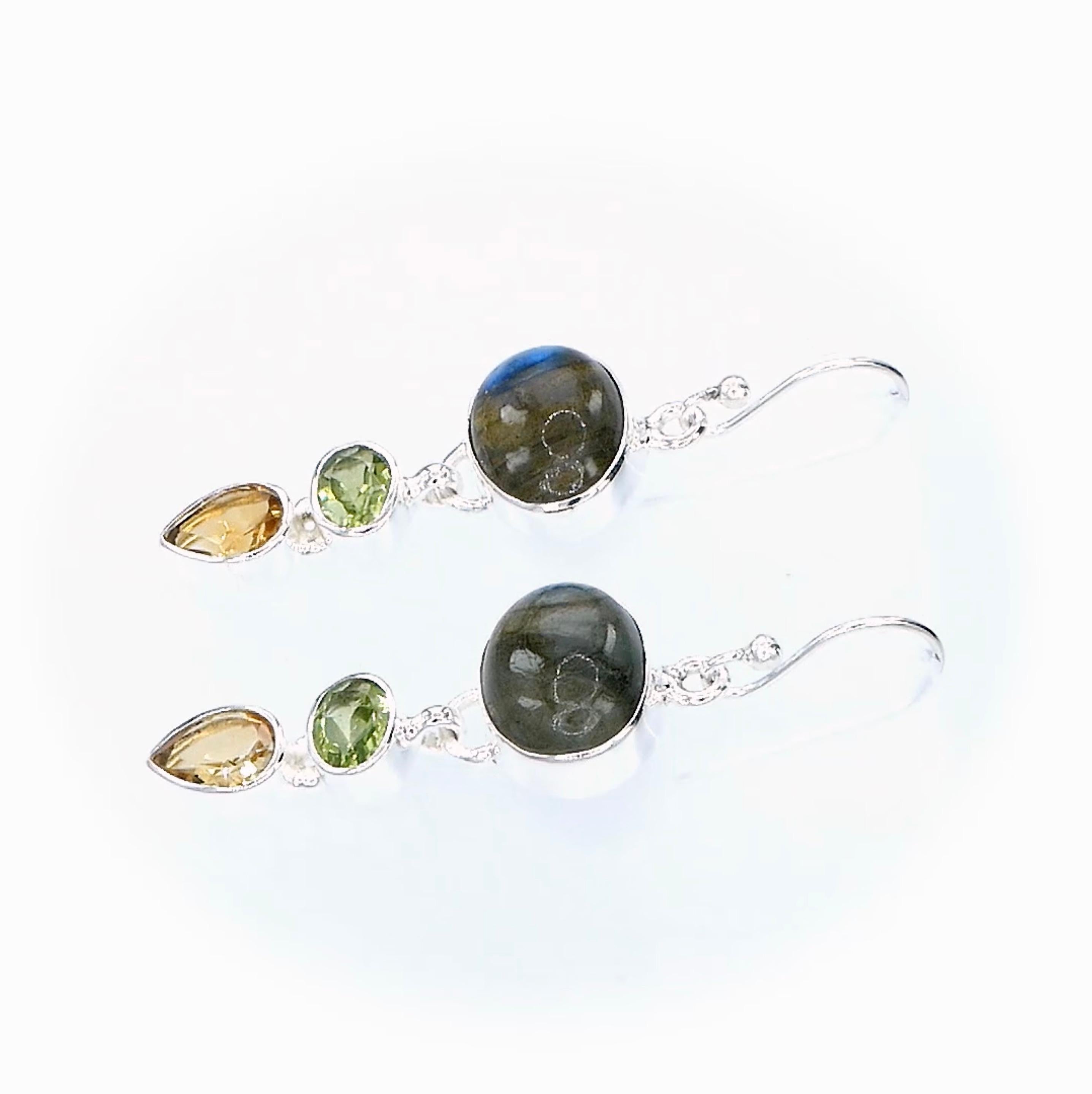 Labradorite Earrings with Peridot & Citrine in 925 Sterling Silver In Excellent Condition For Sale In Hua Hin, TH