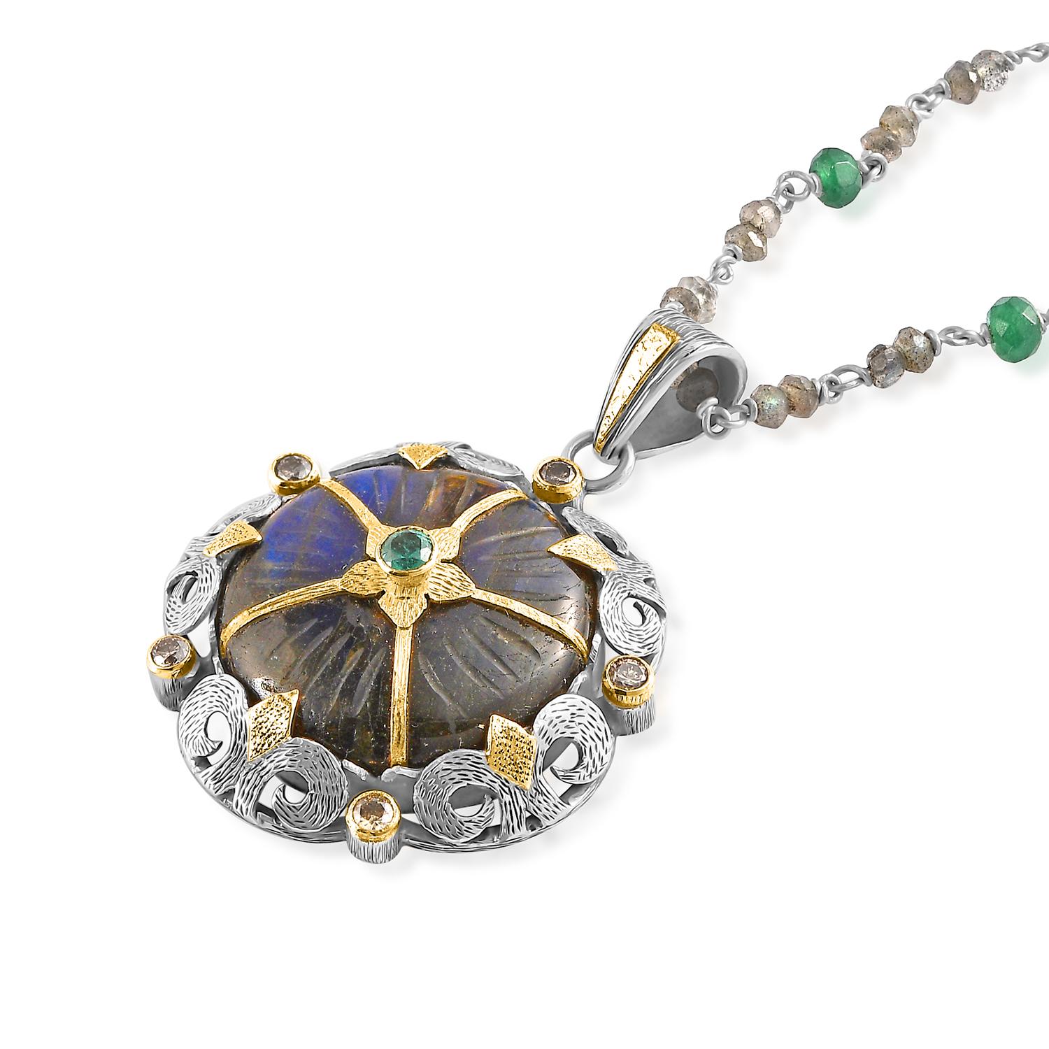 Colgante de labradorita, esmeralda, diamante, oro de 18 quilates y plata Contemporáneo en venta