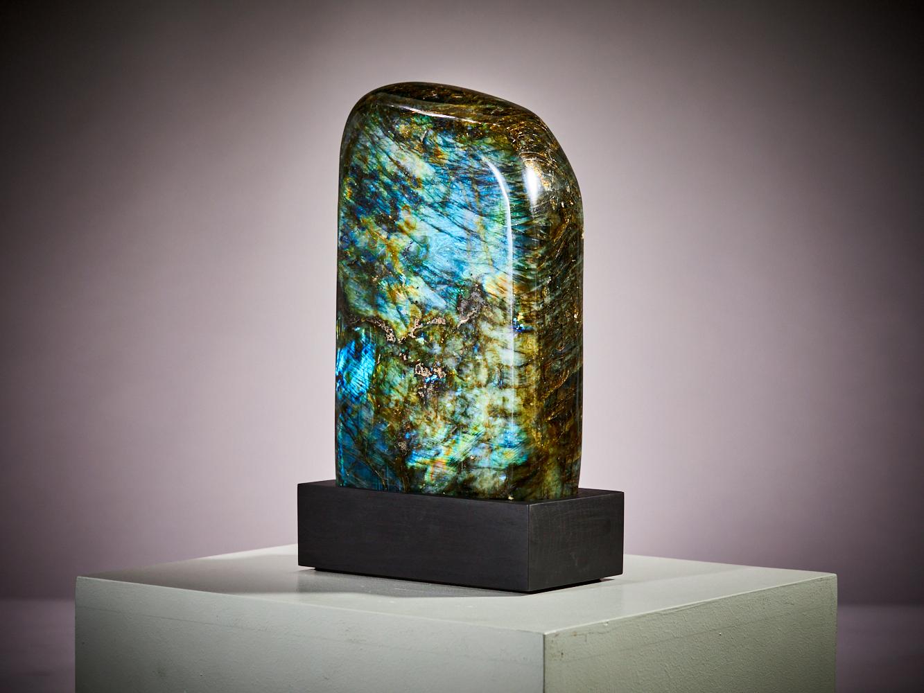 Paysage lumineux en labradorite en vente 4