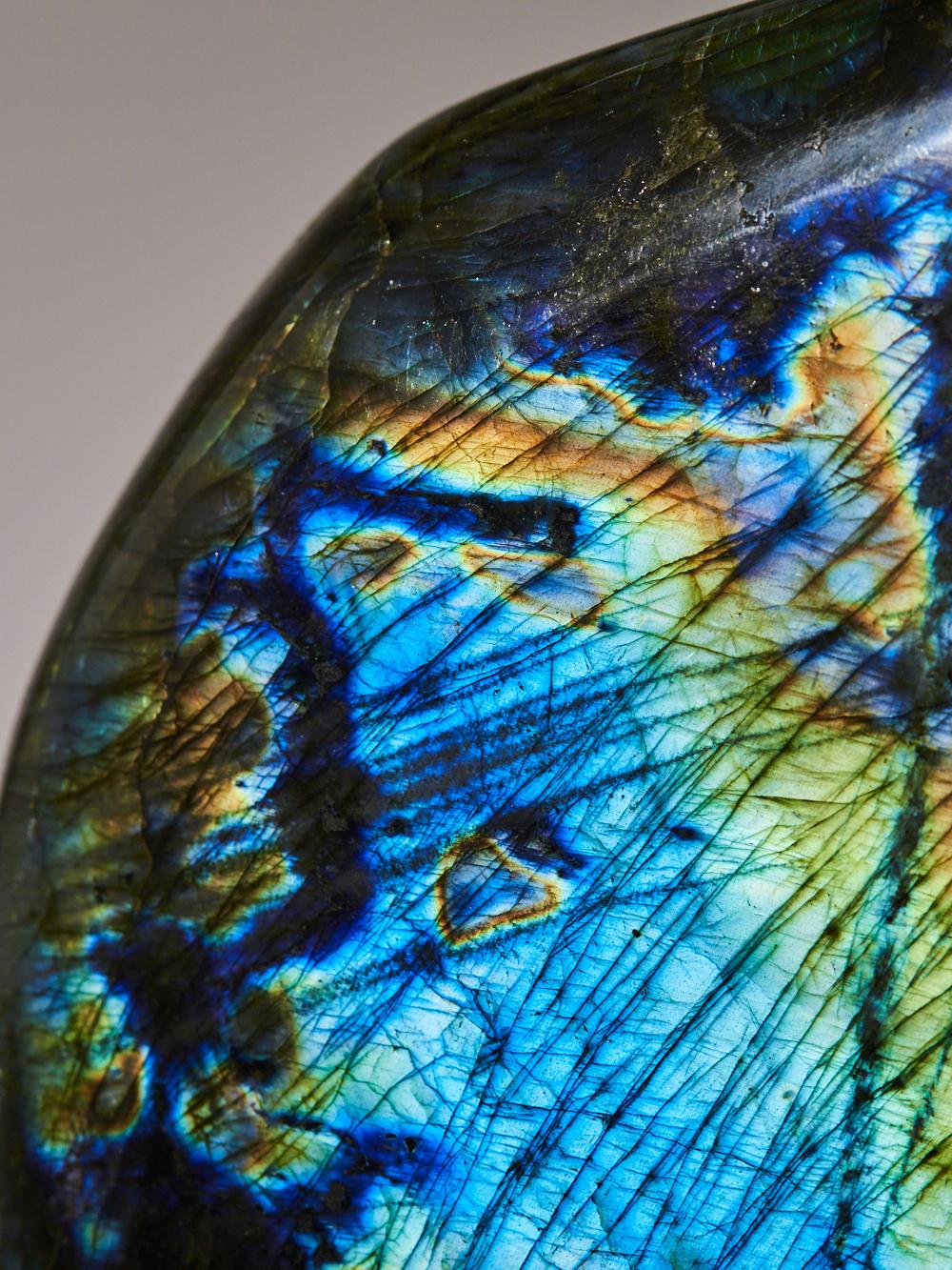 Paysage lumineux en labradorite en vente 11