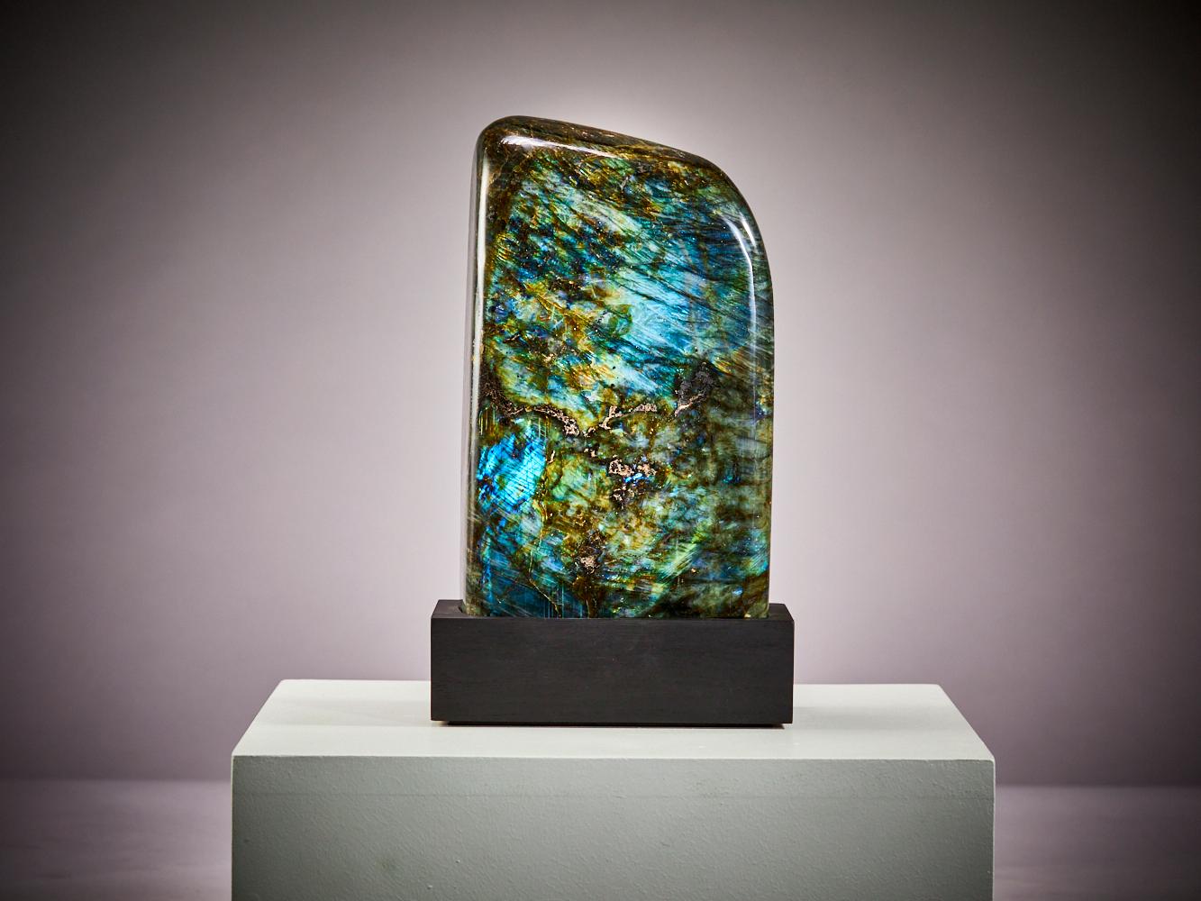 XVIIIe siècle et antérieur Paysage lumineux en labradorite en vente