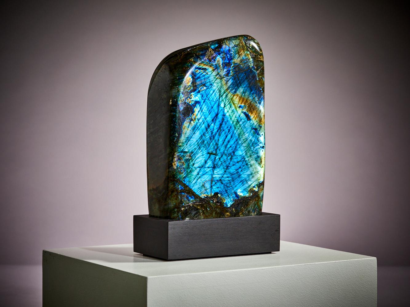 Paysage lumineux en labradorite en vente 1