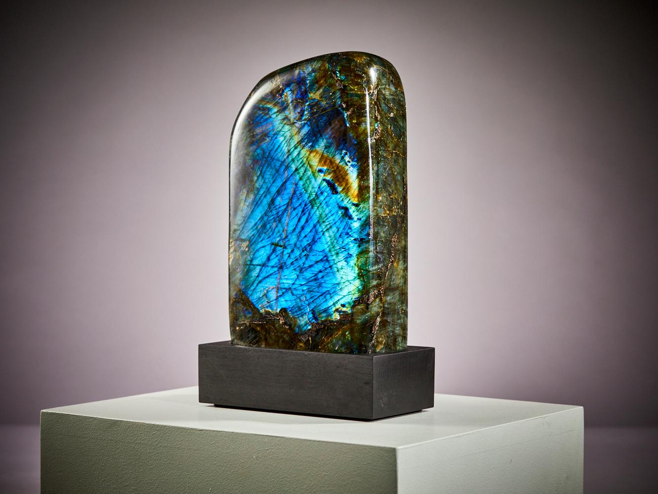 Paysage lumineux en labradorite en vente 2