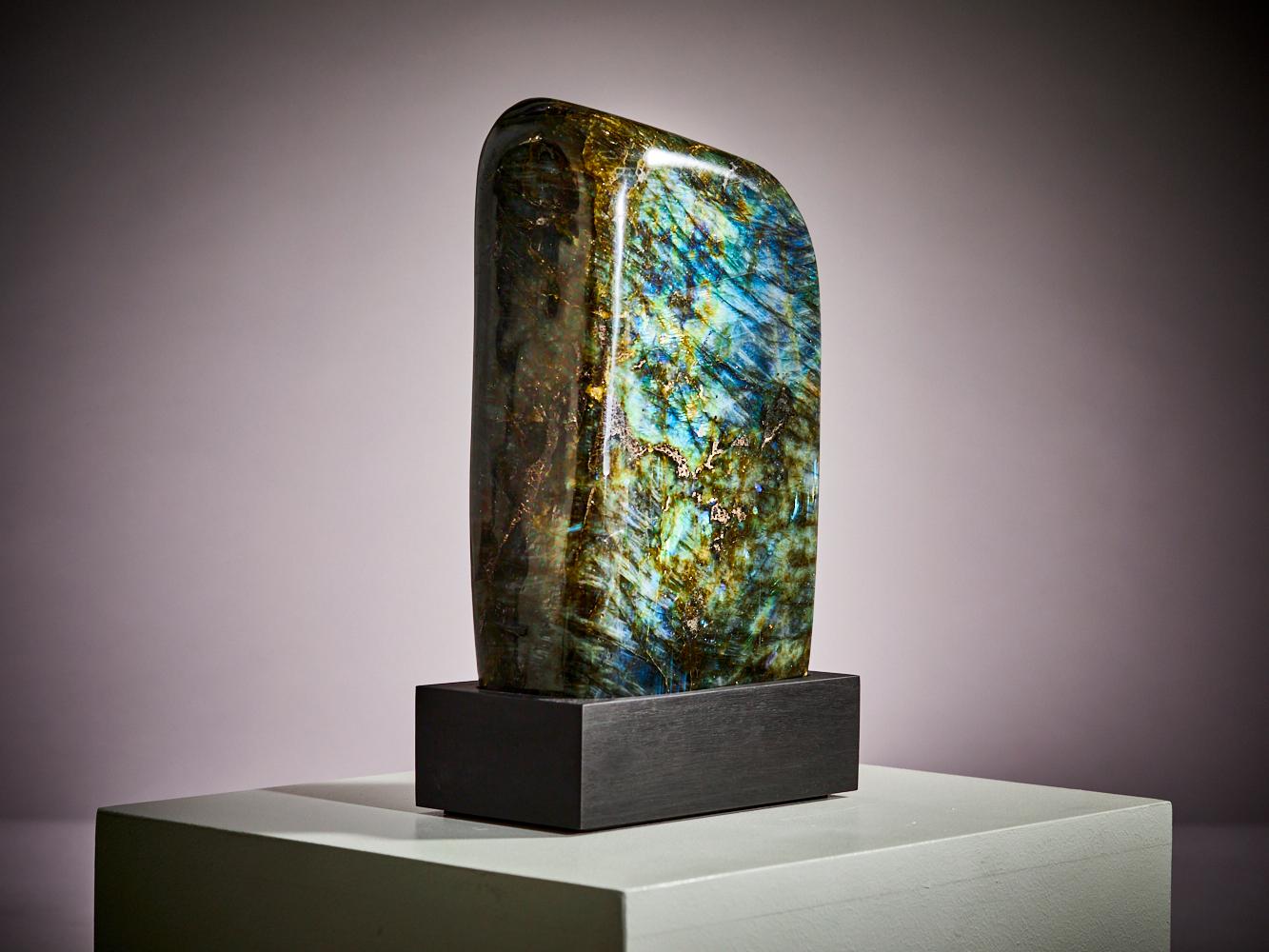 Paysage lumineux en labradorite en vente 3