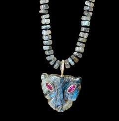 Collana con leonessa in labradorite, tormalina rosa e oro 14k