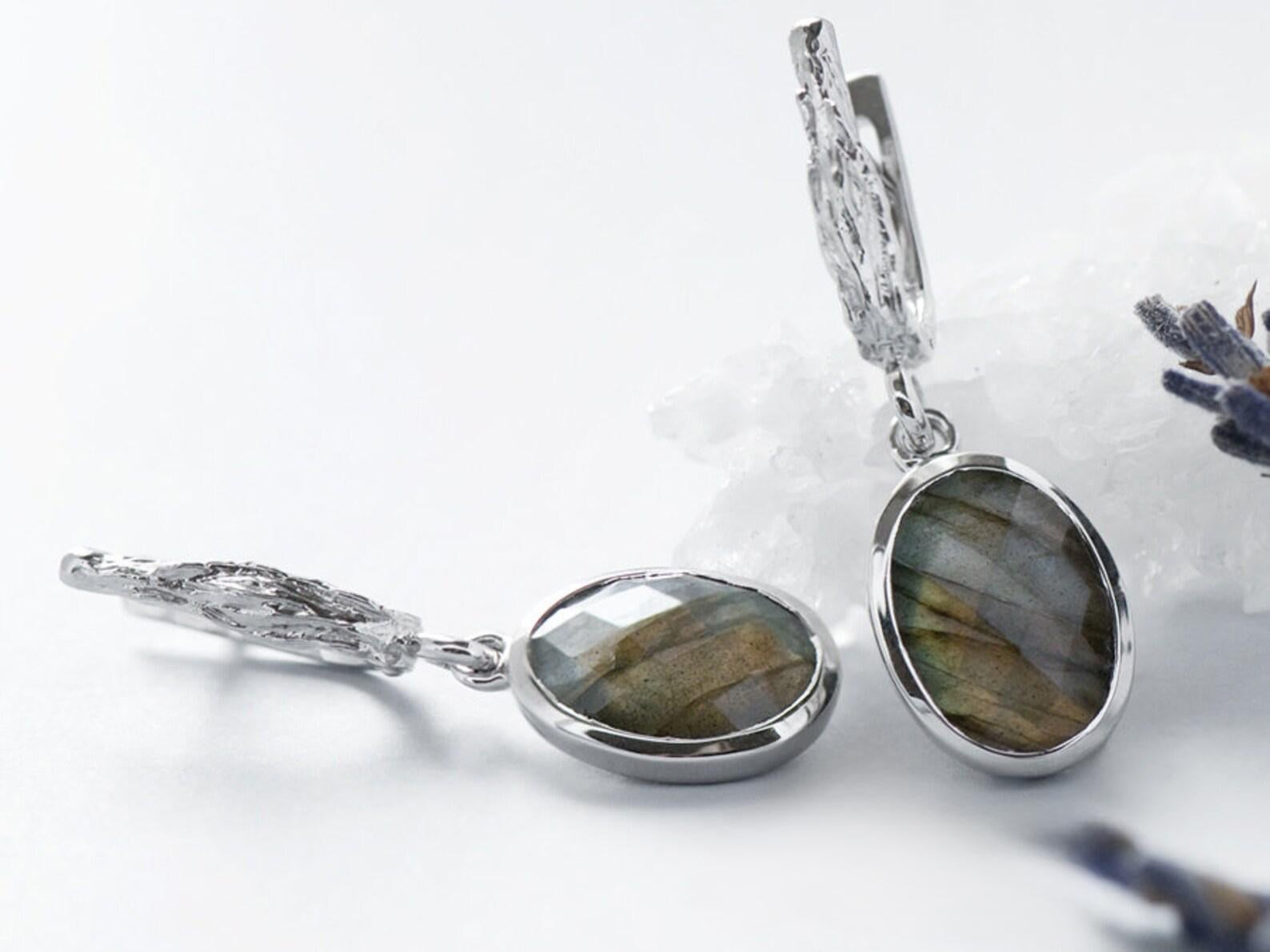 Women's or Men's Labradorite Moonstone Silver Earrings Natural Oval Gemstone vintage style gift For Sale
