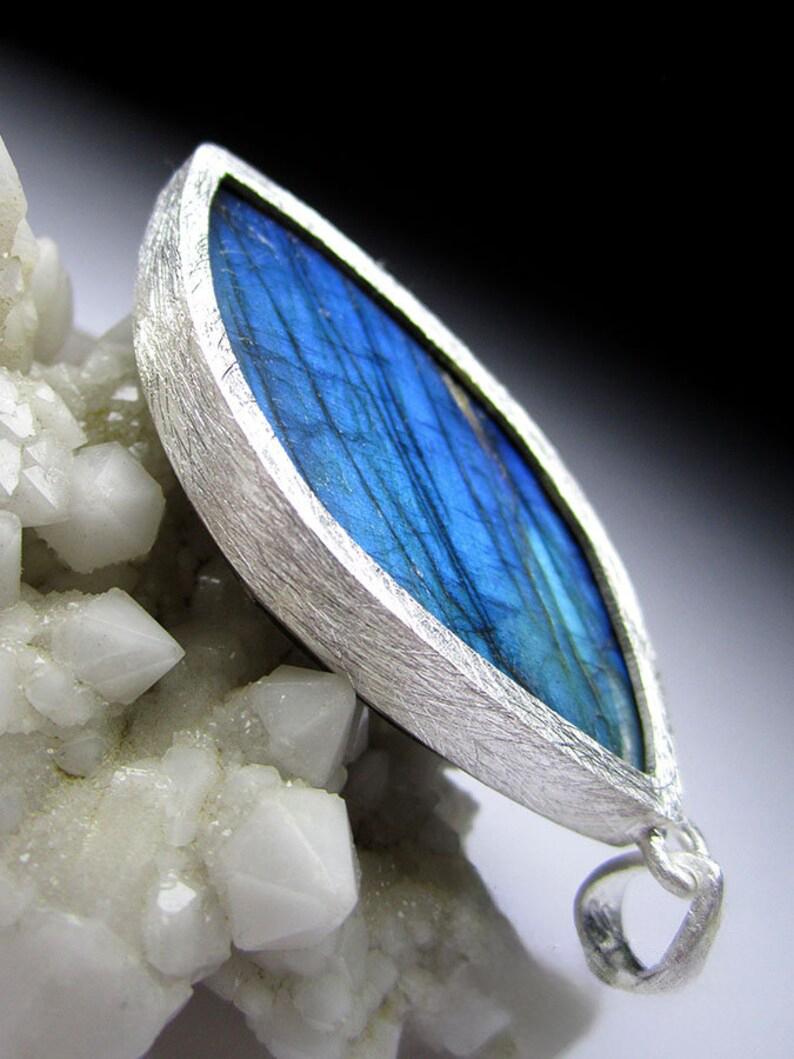 Ciondolo in argento con pietra di luna labradorite Gemma naturale Stile vintage in vendita 3