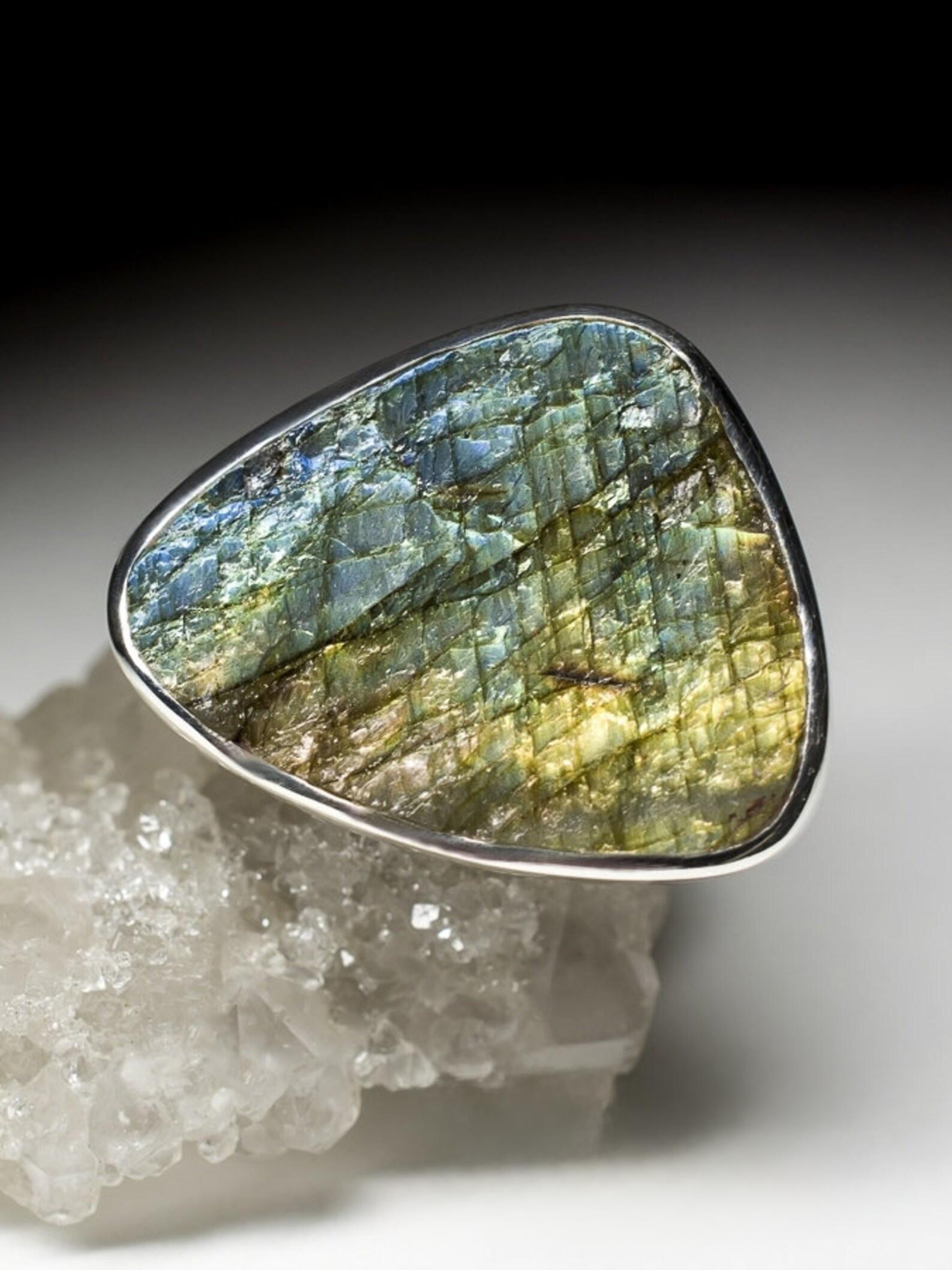 Labradorite Moonstone Silver Ring Blue Gemstone Vintage style gift jewelry For Sale 4