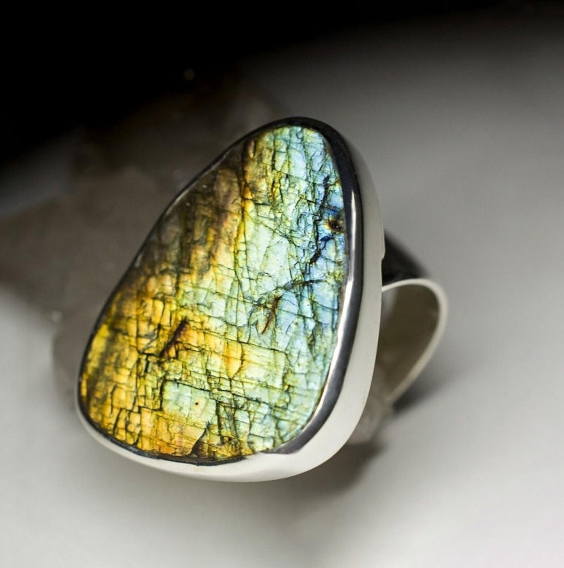 Big silver ring with natural Raw Labradorite Spectrolite 
gemstone origin - Madagascar
gem size is 0.16 х 0.83 х 1.06 in / 4 х 21 х 27 mm
ring weight - 11 grams
ring size - 7.75 US