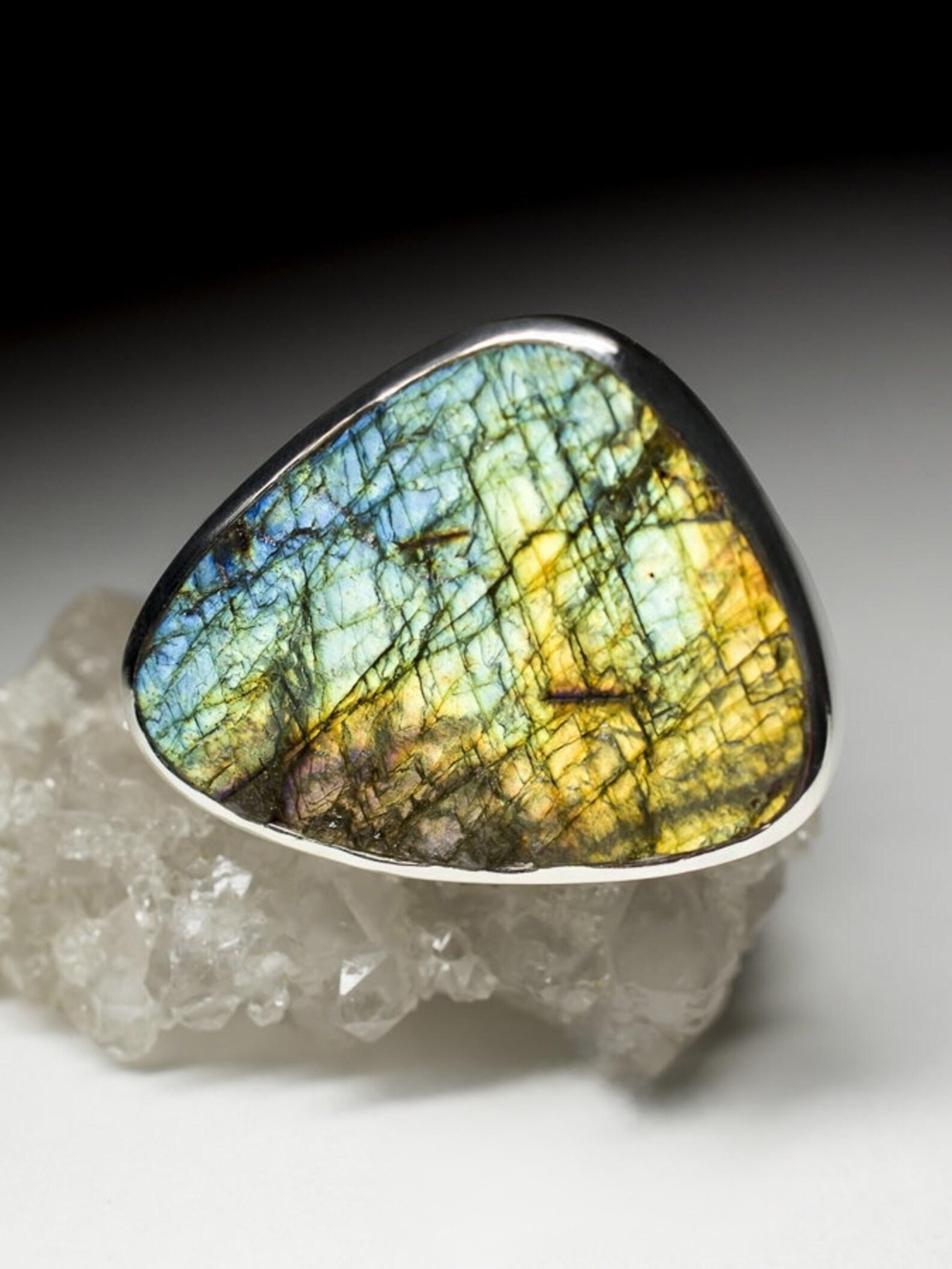 Trillion Cut Labradorite Moonstone Silver Ring Blue Gemstone Vintage style gift jewelry For Sale