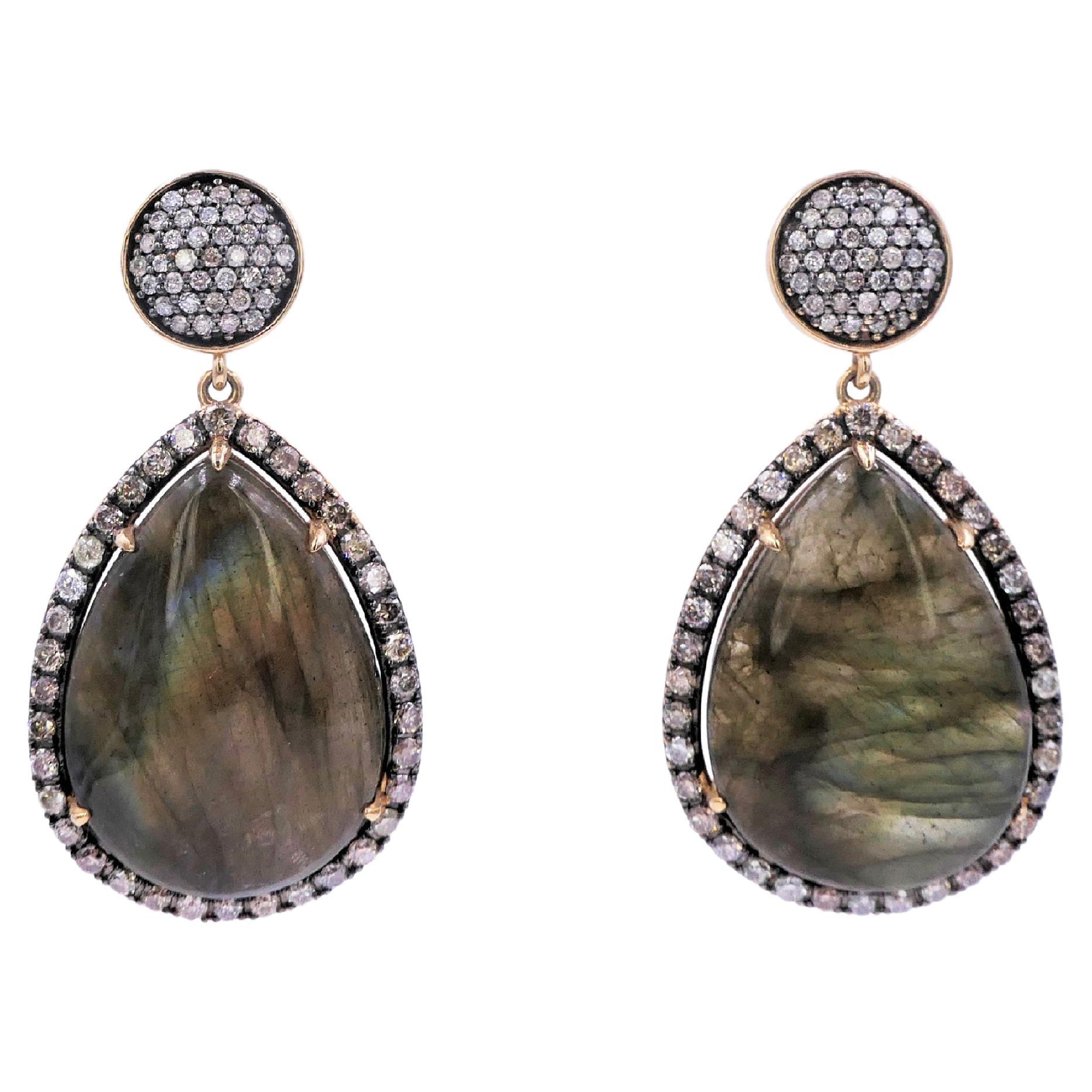 Labradorite Pear Drop Shape Grey Silver Diamonds Halo Drop 14K Gold Earrings
14 Karat Yellow Gold
2.00 CT Diamonds
Labradorite Pear Shape Cabochon Gemstones

Important Information:
Please note that this item will take 2-4 weeks to deliver - it is