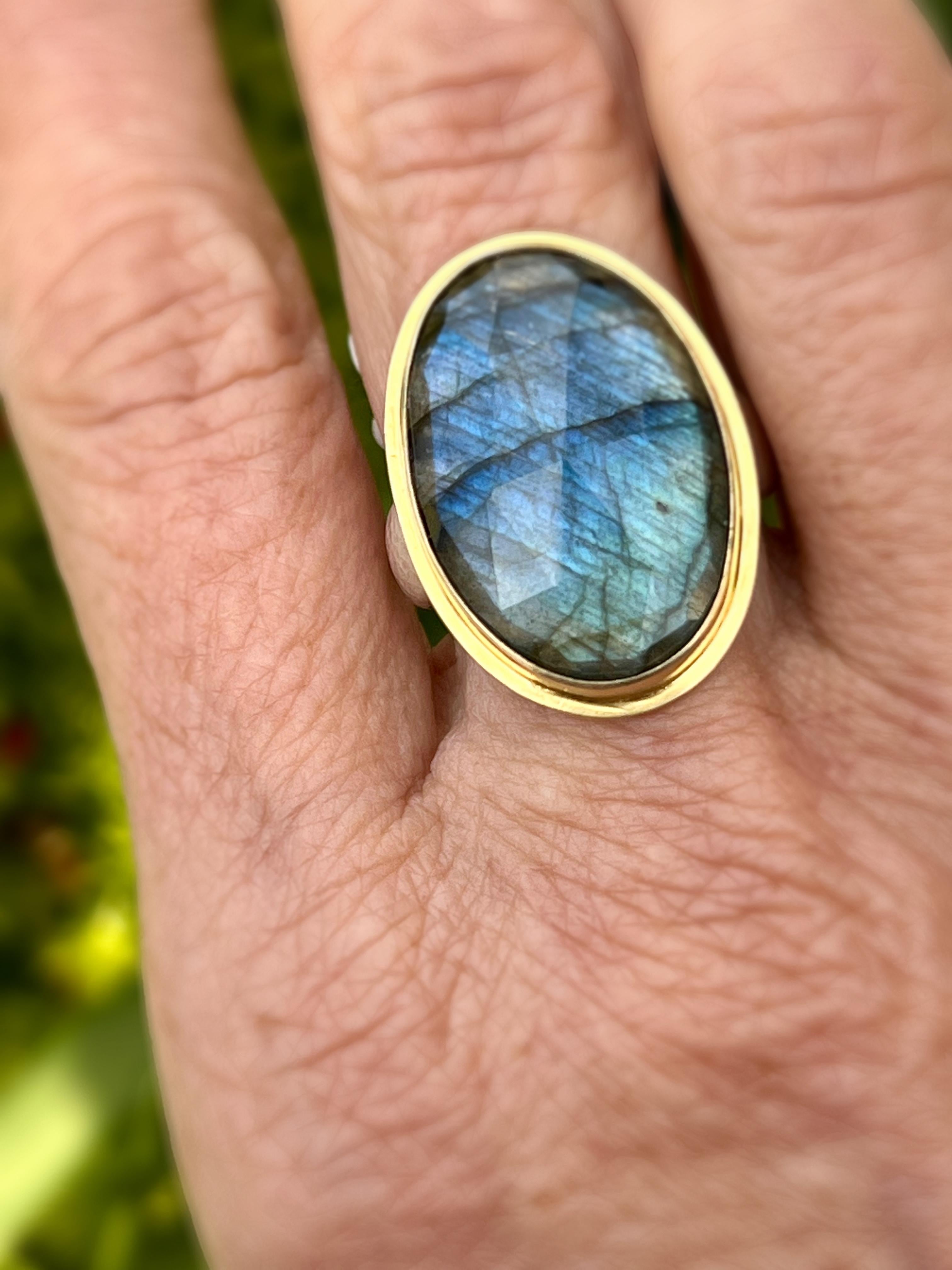 Women's or Men's Labradorite Rose 18 Carat Cut Oval Set in 18 Karat with Hammered Silver Ring For Sale