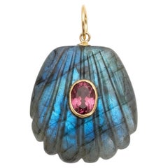 Pendentif en coquillage de labradorite avec tourmaline rose et or 14 carats