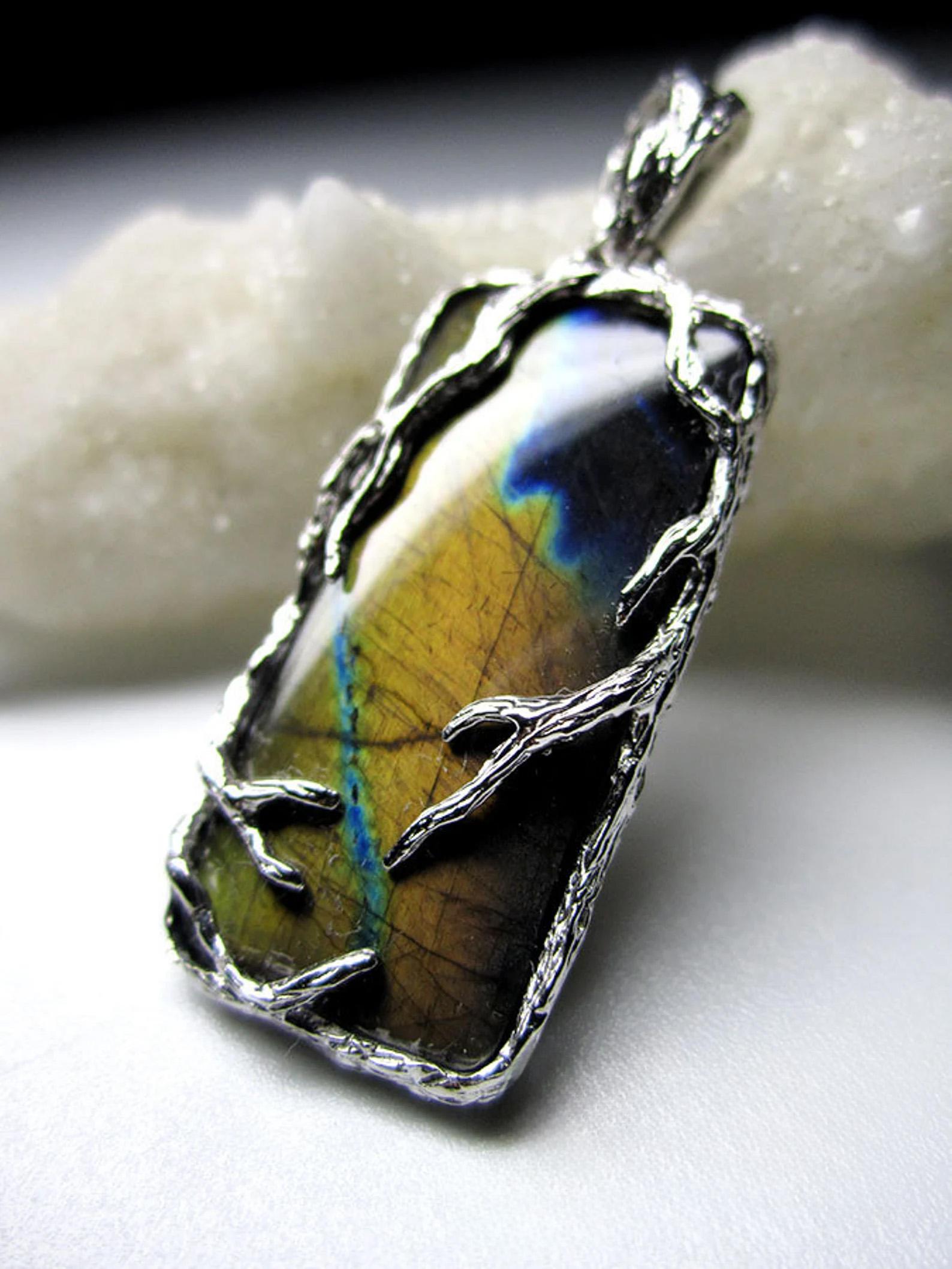 Emerald Cut Labradorite Silver Pendant Polychrome Natural Stone gift lotr style vintage mens For Sale