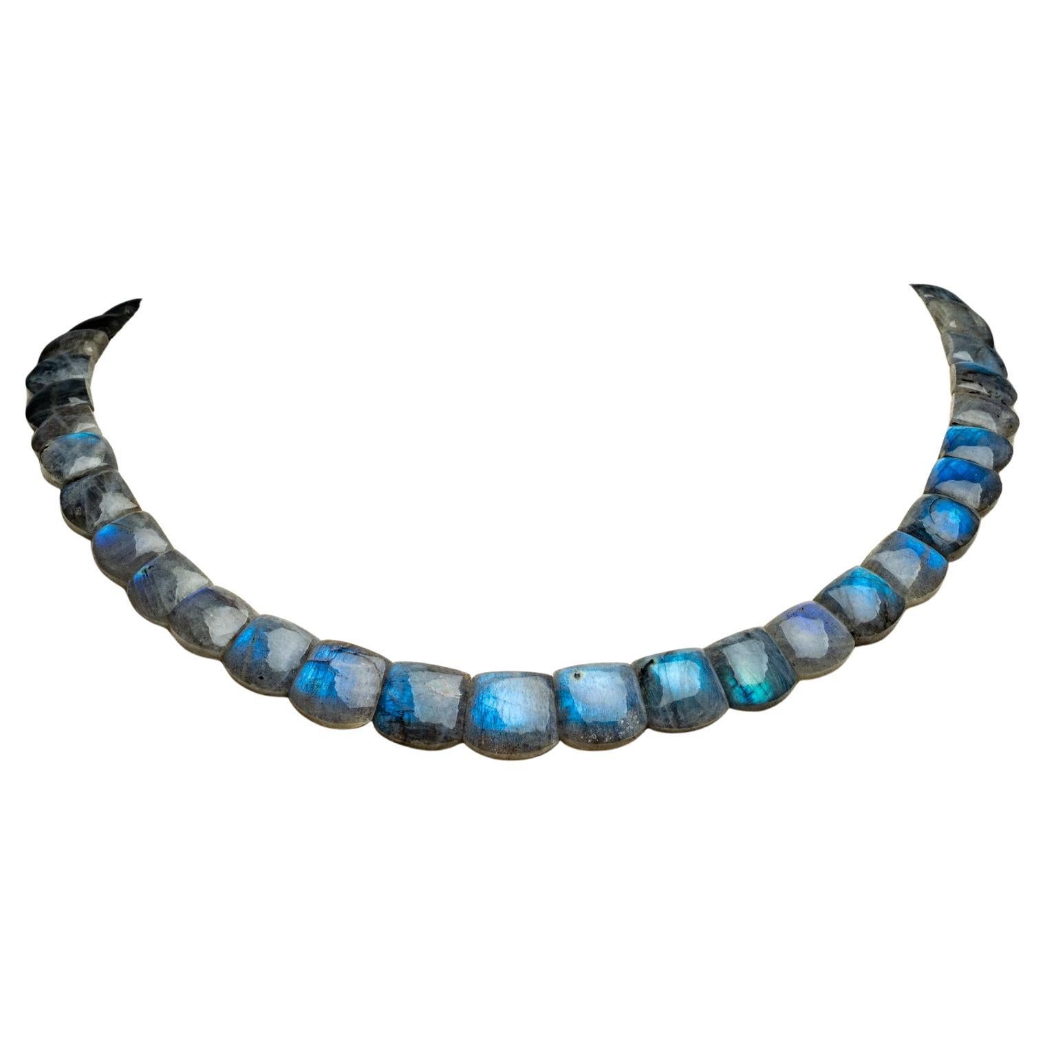 Collar de cabujón de pan de azúcar de labradorita con cierre de plata de ley en venta