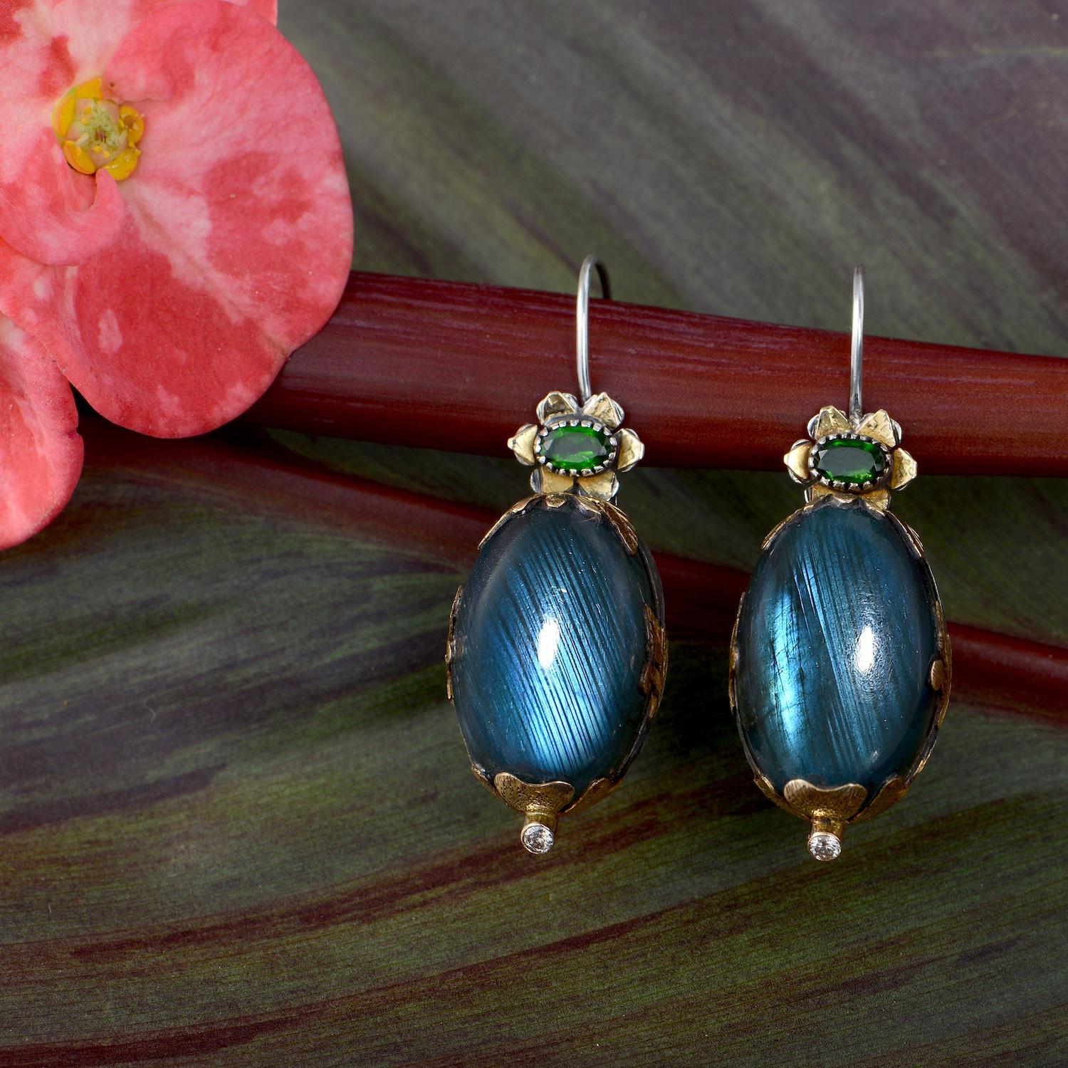 Artigiano Orecchini a goccia con tormalina e diamanti in labradorite in vendita