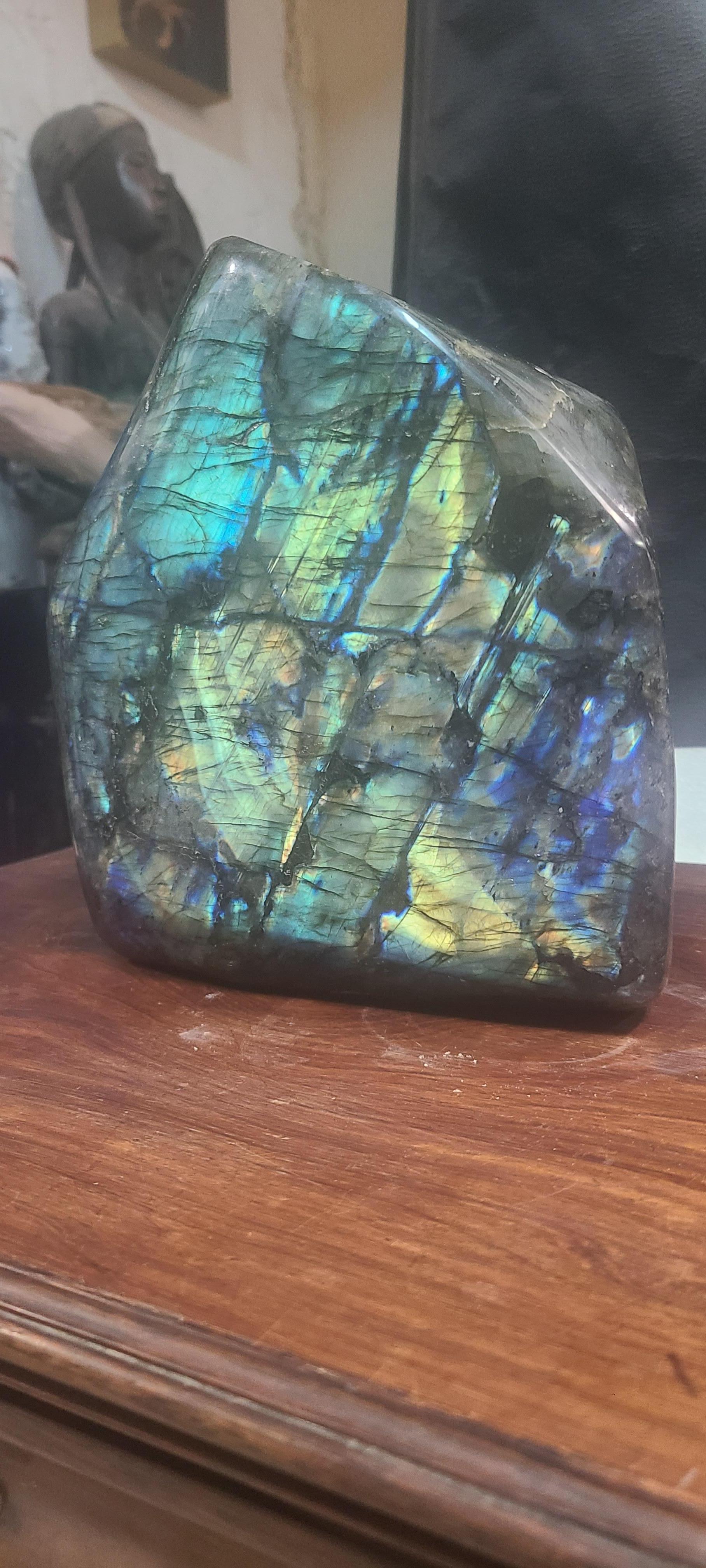 XXIe siècle et contemporain Labradorite, (jaune/bleu/vert/orange) minéral de Madagascar en vente