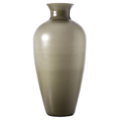 Labuanische Sabbiato-Vase in Grau mit mundgeblasenem Opalglas von Venini, Labuan