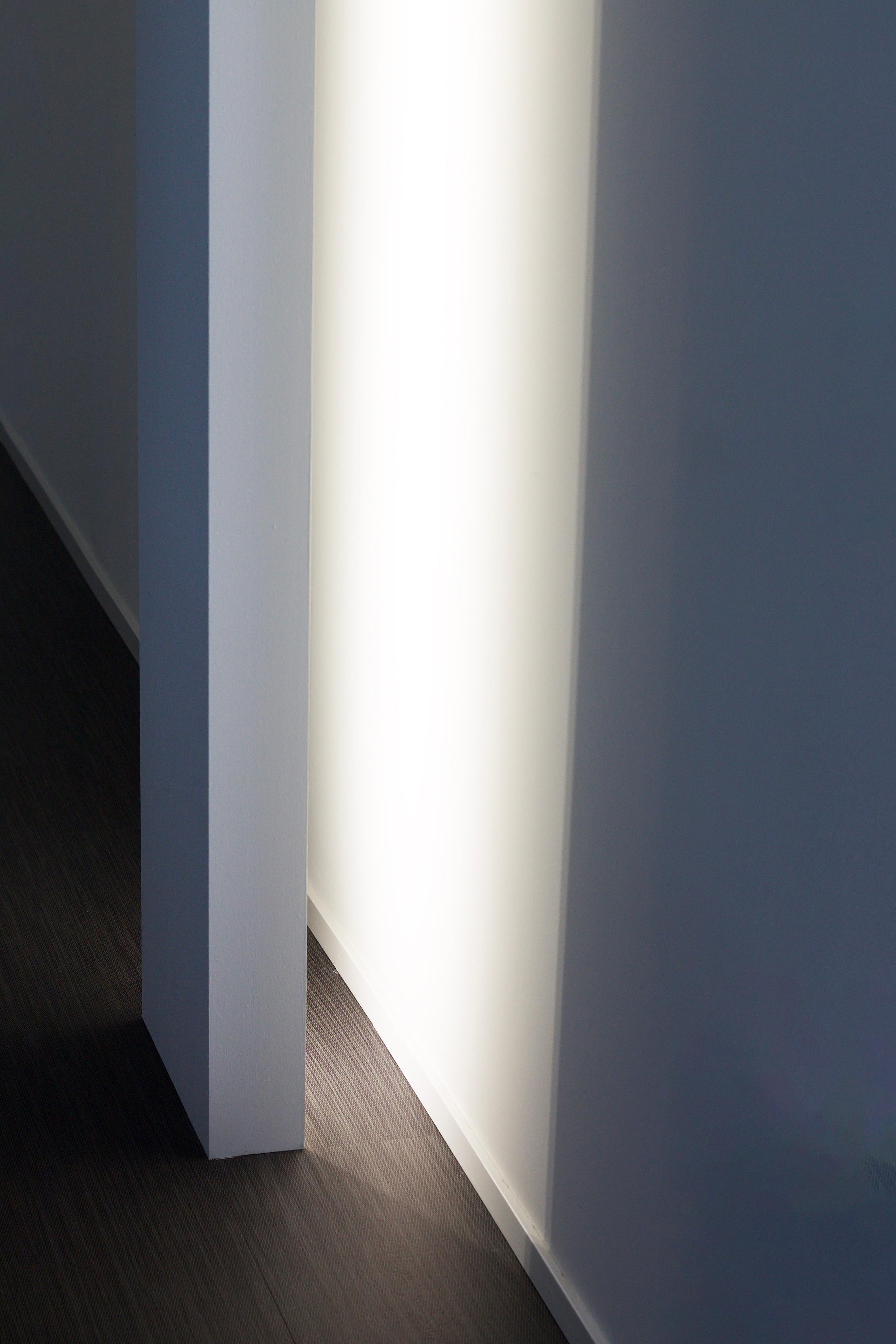 Minimaliste Labyrinth Light Extreme Minimalist Floor Vertical Led Wall Lamp en vente