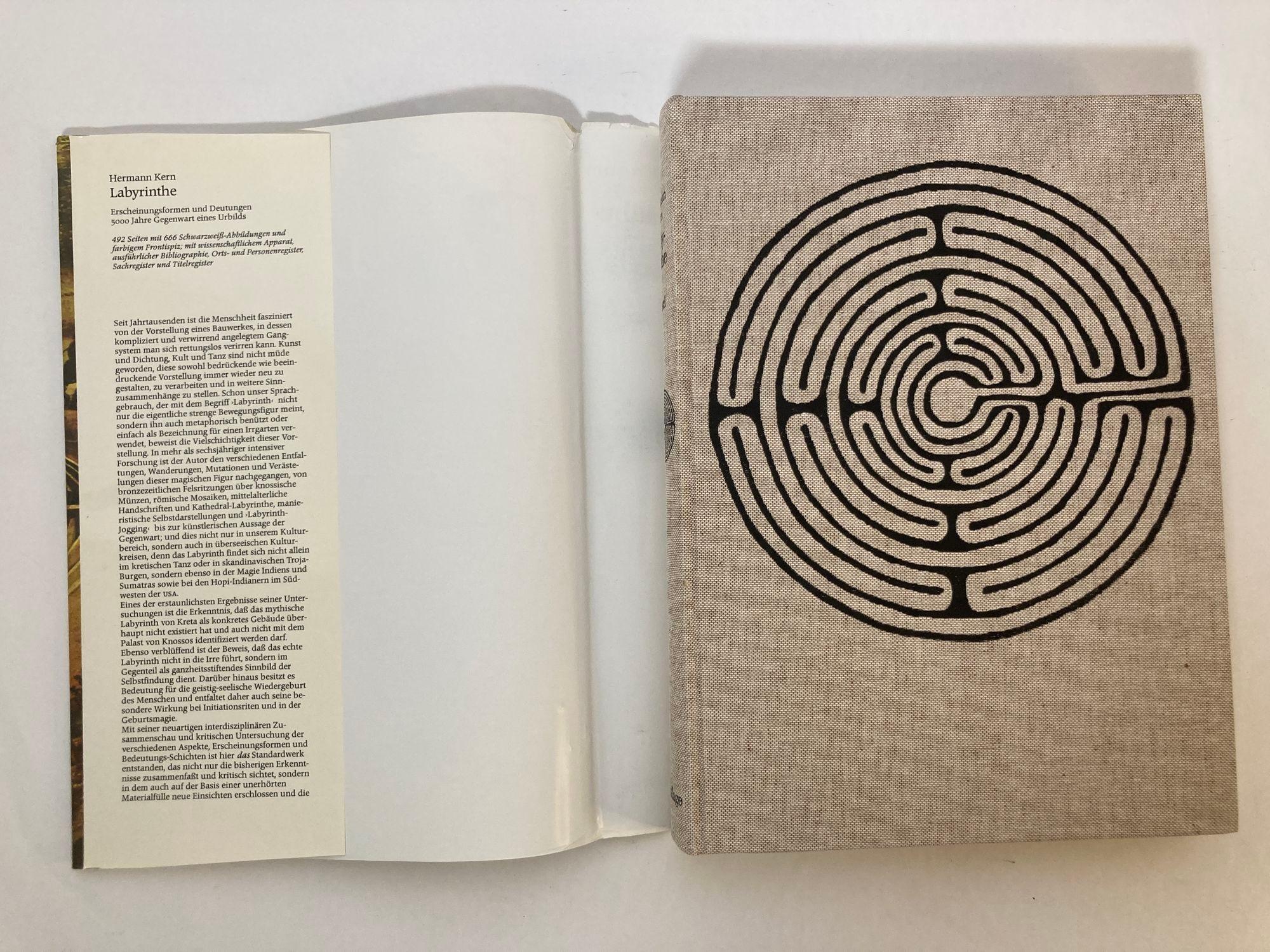 Labyrinthe by Herman Kern German Language 1st Edition 1983 Hardcover Book In Good Condition For Sale In North Hollywood, CA