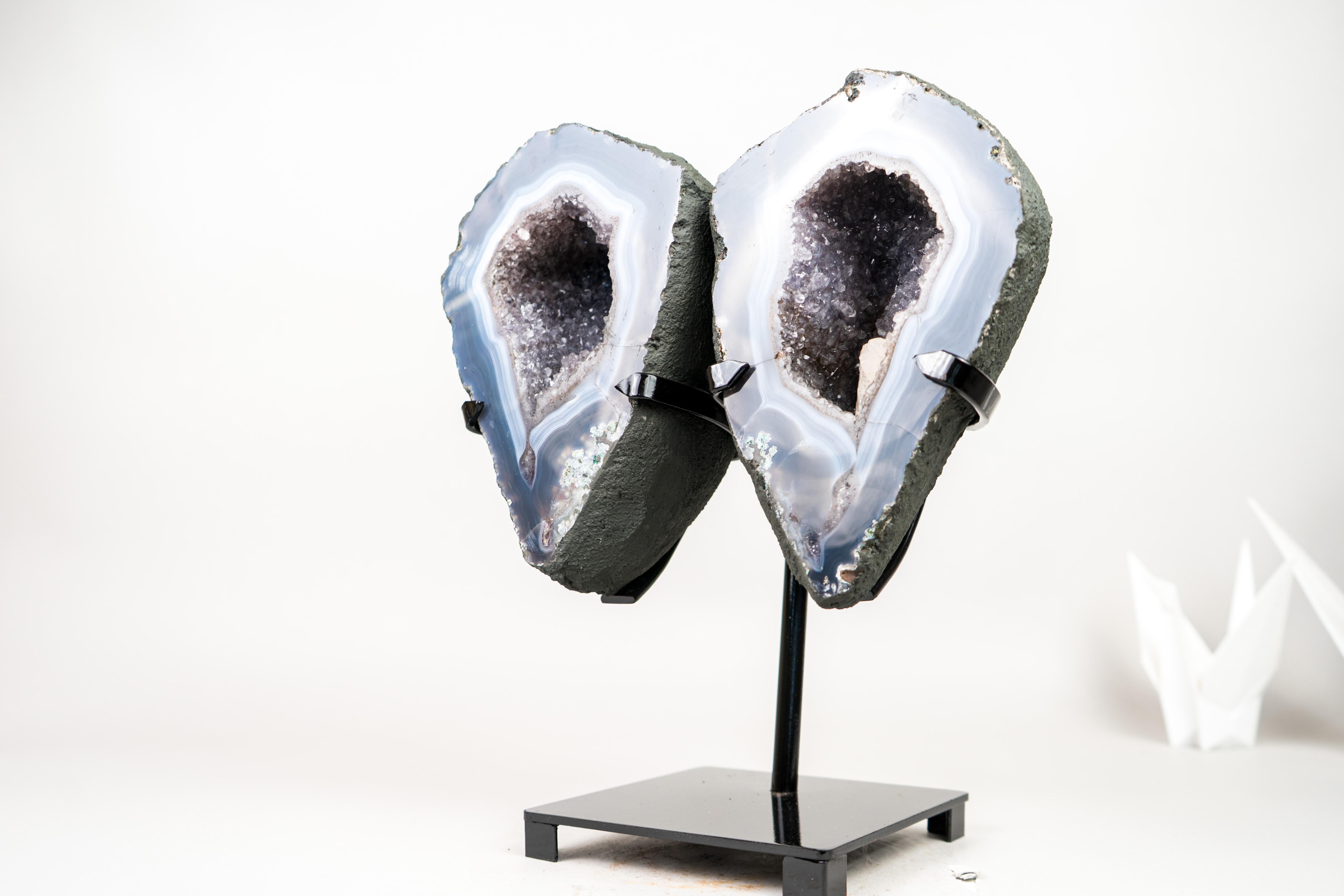 Agate Butterfly Geode with Blue and White Lace Agate

▫️ Description

A Rare, beautiful agate butterfly geode that showcases high-quality agate patterns combined with sparkly druzy and agate lines, illustrating how nature forms beauty. A geode of