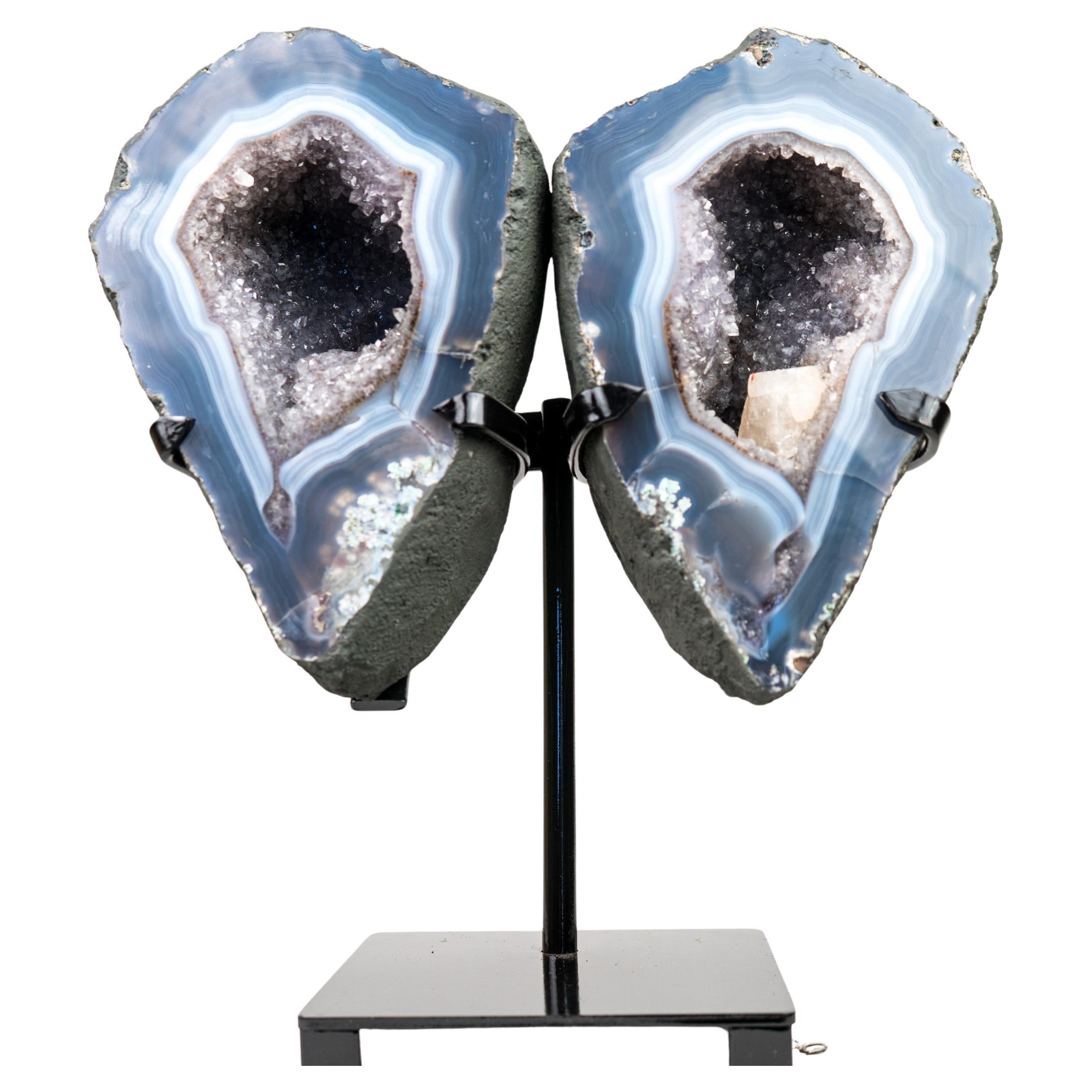 Lace Achat Engelsflügel Geode mit blauen und weißen Bändern