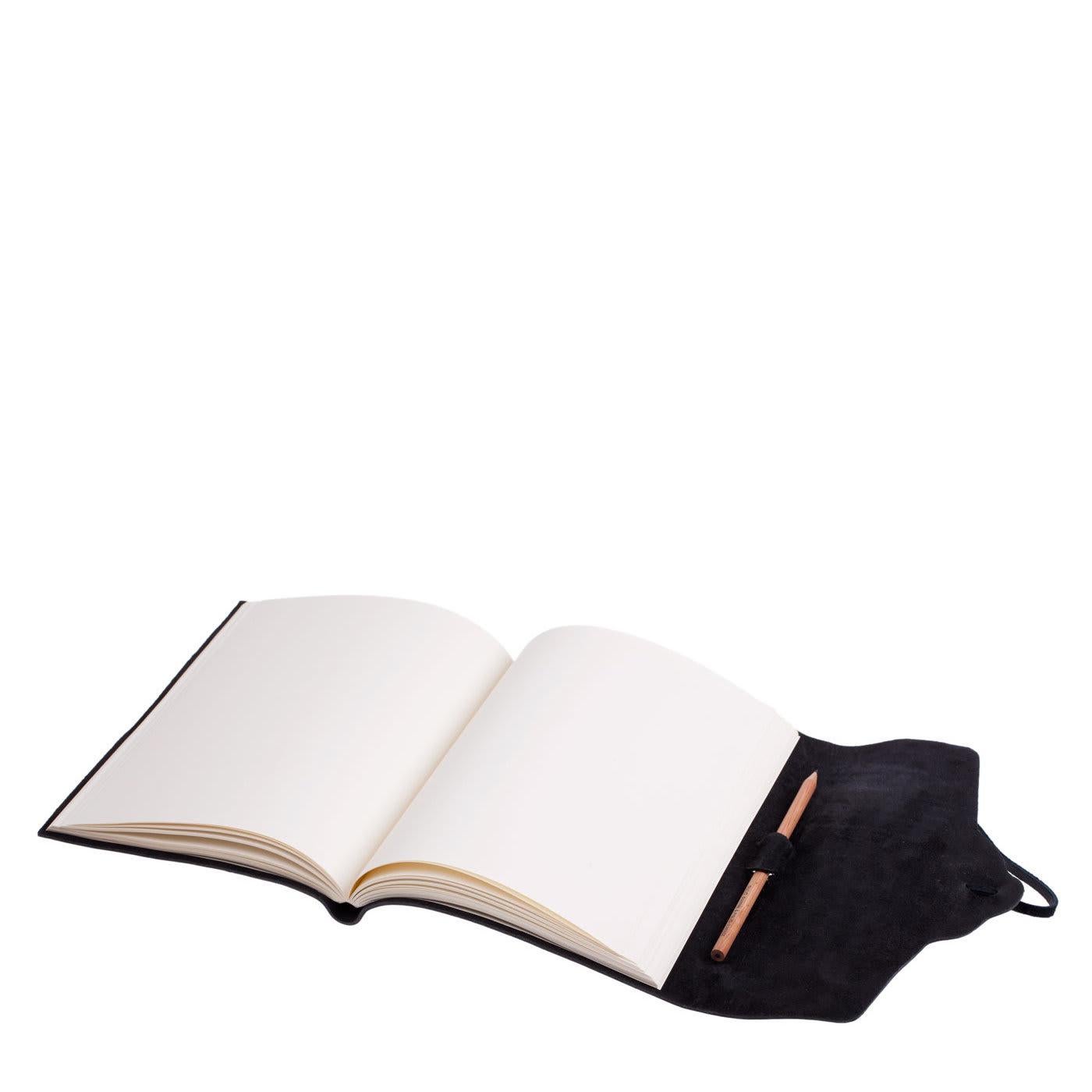 Classic notebook by Florentine bookbinder Giannini with a black soft leather cover treated using the ancient technique of vegetable tanning. Entirely handcrafted using century-old binding techniques, the notebook contains ivory paper suitable for
