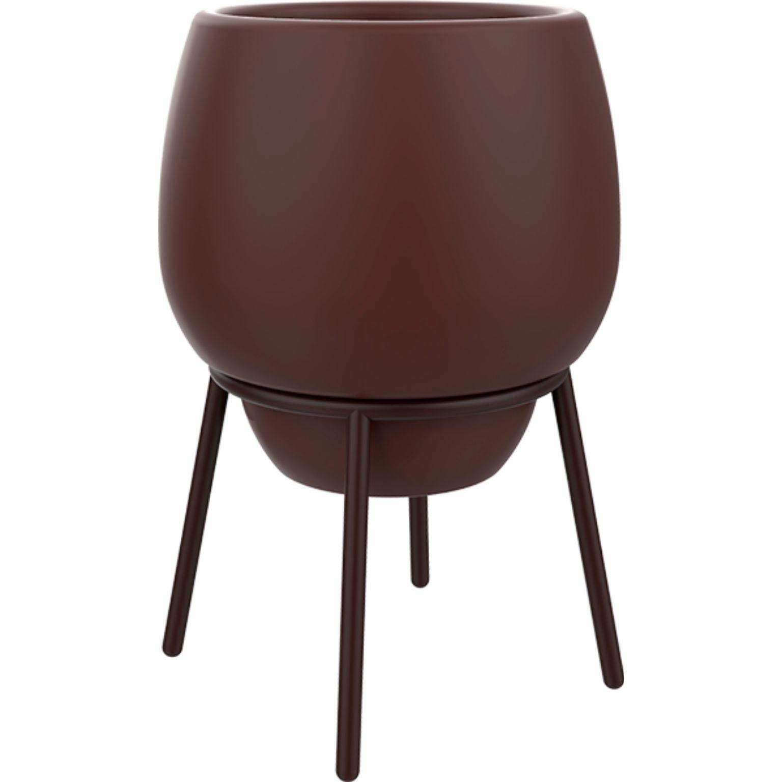 Lace chocolate 50 low pot by Mowee
Dimensions: Ø 55 x H 76 cm.
Material: Polyethylene and stainless steel.
Weight: 6 kg.
Also available in different colors and finishes (Lacquered or retroilluminated).

Lace is a collection of furniture made