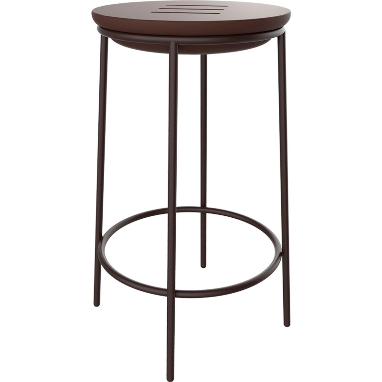 Lace Chocolate 60 High table by MOWEE
Dimensions: D75 x H111 cm
Material: Polyethylene and stainless steel
Weight: 10.5 kg
Also available in different colors and finishes. 

Lace is a collection of furniture made by rotomoulding. Its shape
