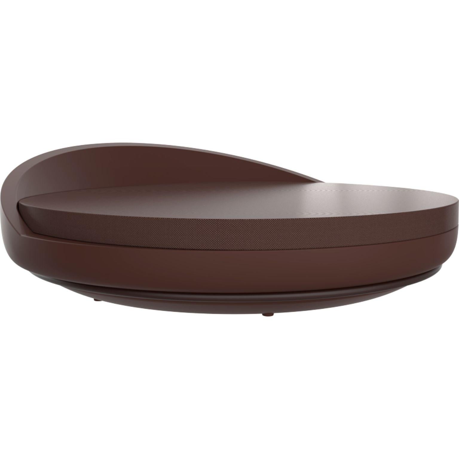Lace chocolate daybed by MOWEE
Dimensions: D200 x W195 x H60 cm.
Material: Polyethylene, stainless steel and polyester.
Weight: 60 kg
Also available in different colors and finishes (lacquered). Optional wheel kit. 

Lace is a collection of