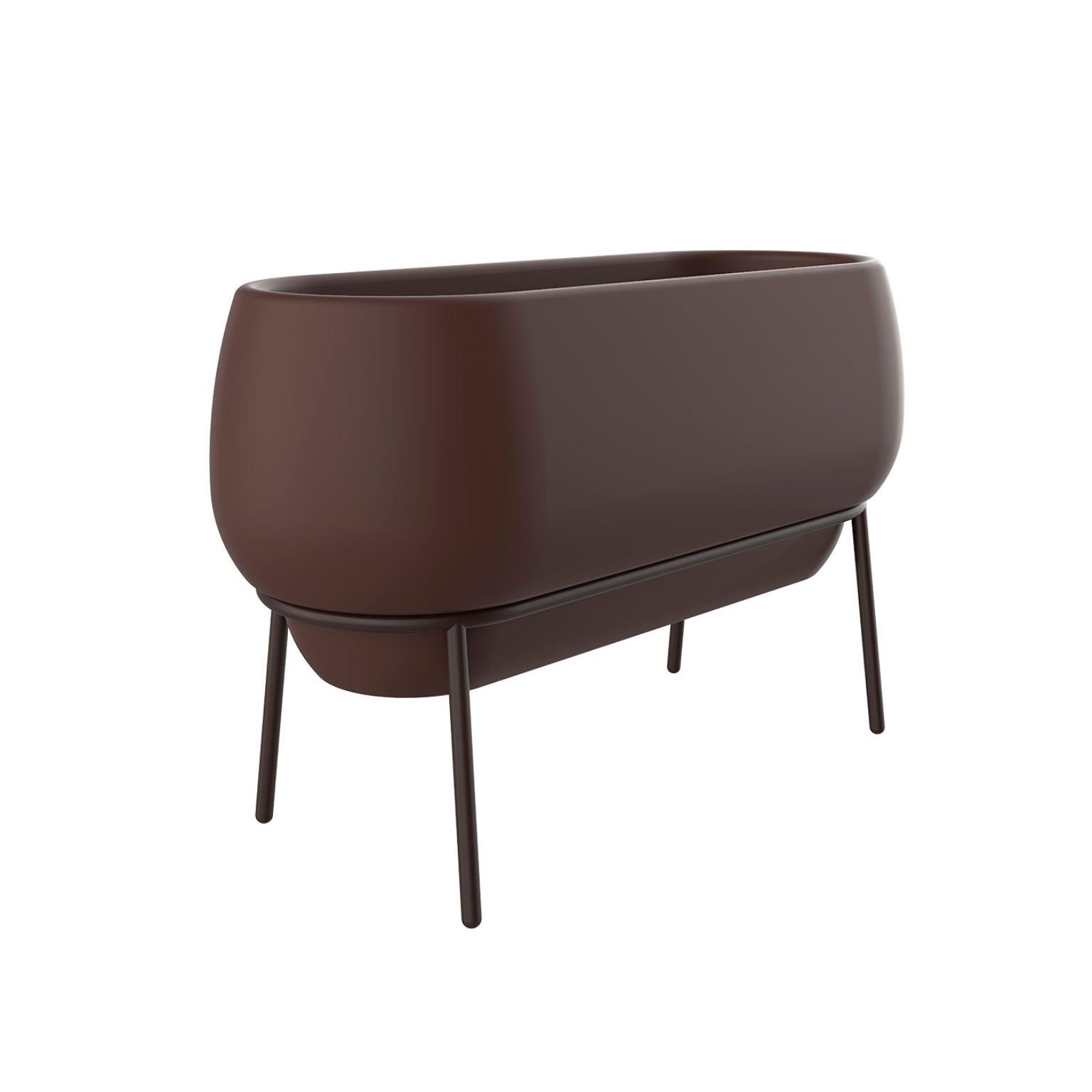 Lace chocolate planter by Mowee
Dimensions: D50 x W120 x H76 cm
Material: Polyethylene and stainless steel.
Weight: 13.5 kg.
Also available in different colours and finishes. (Lacquered or retroilluminated).

Lace is a collection of furniture