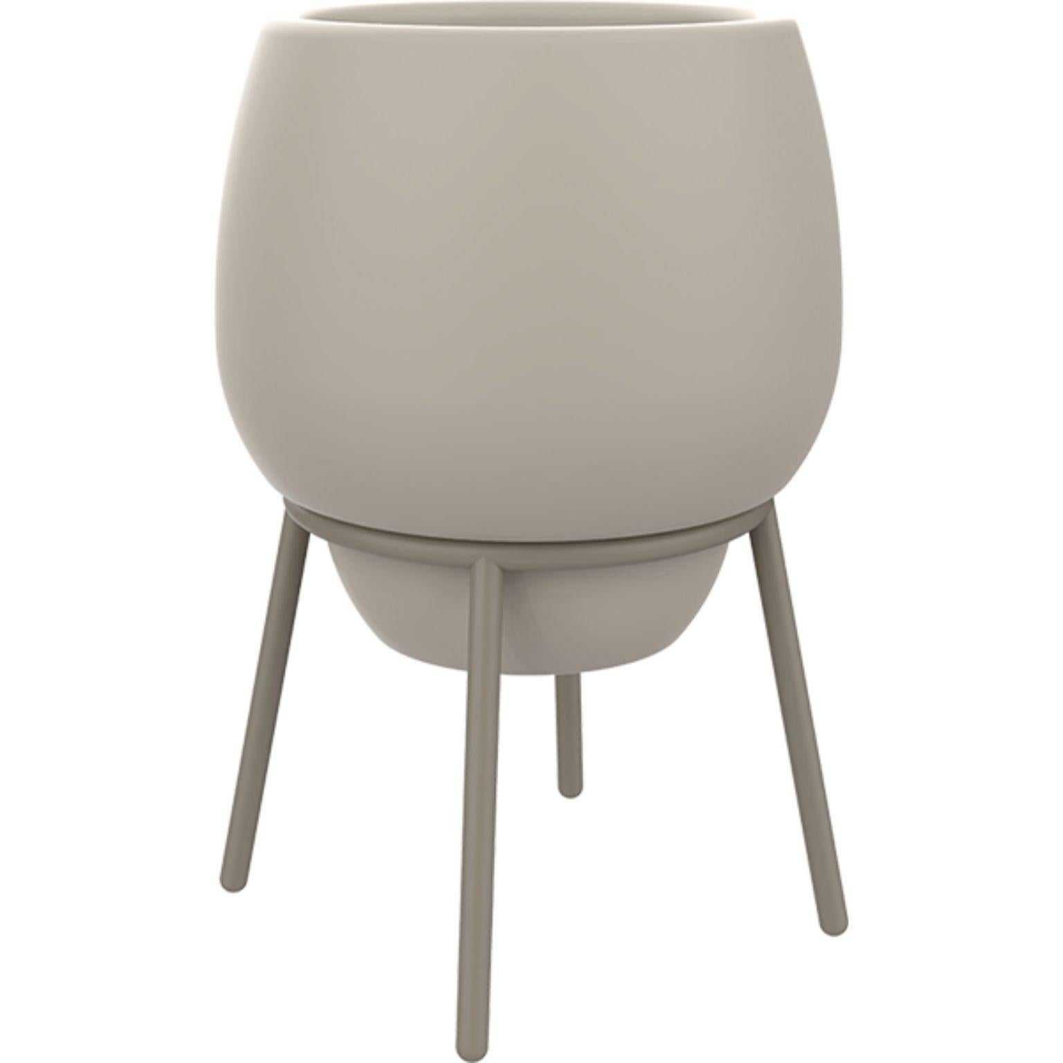 Lace Cream 50 low pot by MOWEE
Dimensions: Ø55 x H76 cm.
Material: Polyethylene and stainless steel.
Weight: 6 kg.
Also available in different colors and finishes (Lacquered or retroilluminated). 

Lace is a collection of furniture made by