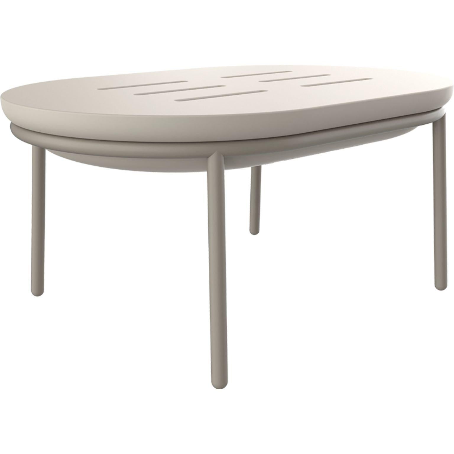 Lace cream 90 low table by MOWEE
Dimensions: D60 x W90 x H41 cm
Material: Polyethylene and stainless steel.
Weight: 9.2 kg
Also available in different colors and finishes (lacquered). 

Lace is a collection of furniture made by rotomoulding.