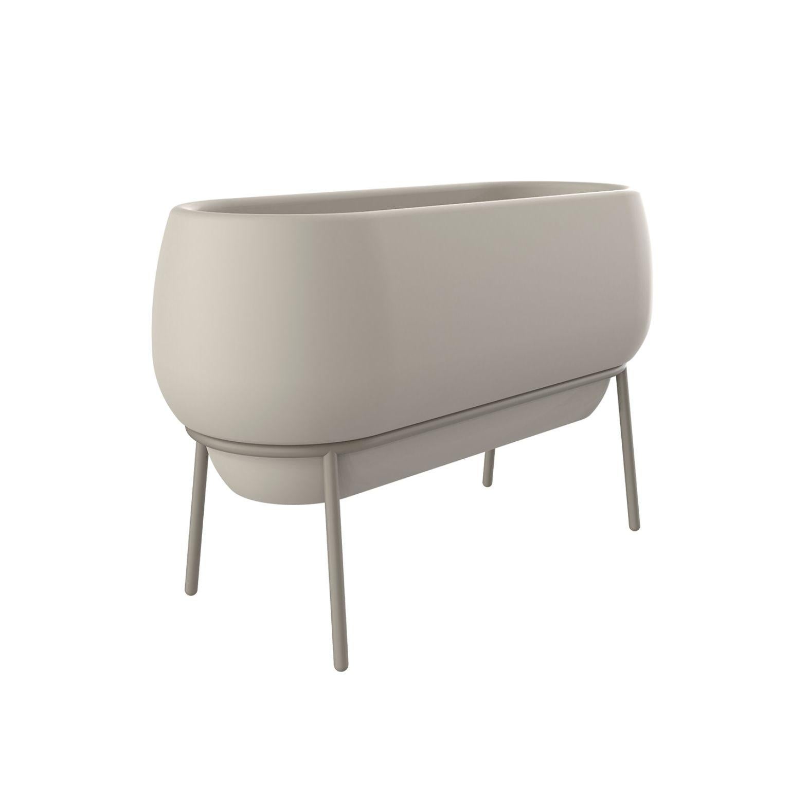 Lace cream planter by Mowee
Dimensions: D50 x W120 x H76 cm
Material: Polyethylene and stainless steel.
Weight: 13.5 kg.
Also available in different colours and finishes. (Lacquered or retroilluminated).

Lace is a collection of furniture made