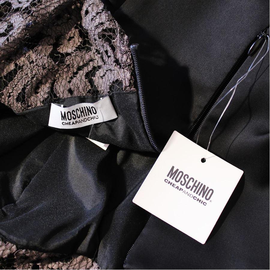 Moschino Lace dress size 40 In Excellent Condition For Sale In Gazzaniga (BG), IT