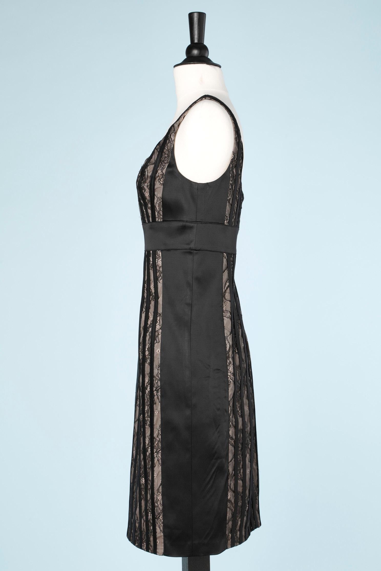 Spitzenkleid mit schwarzem Rubin auf dem Oberteil, Aidan Mattox genäht im Zustand „Hervorragend“ im Angebot in Saint-Ouen-Sur-Seine, FR