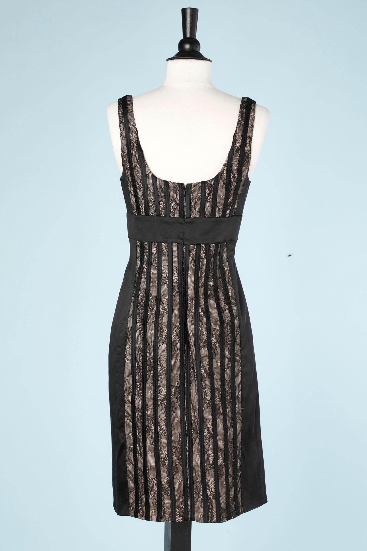 Spitzenkleid mit schwarzem Rubin auf dem Oberteil, Aidan Mattox genäht Damen im Angebot